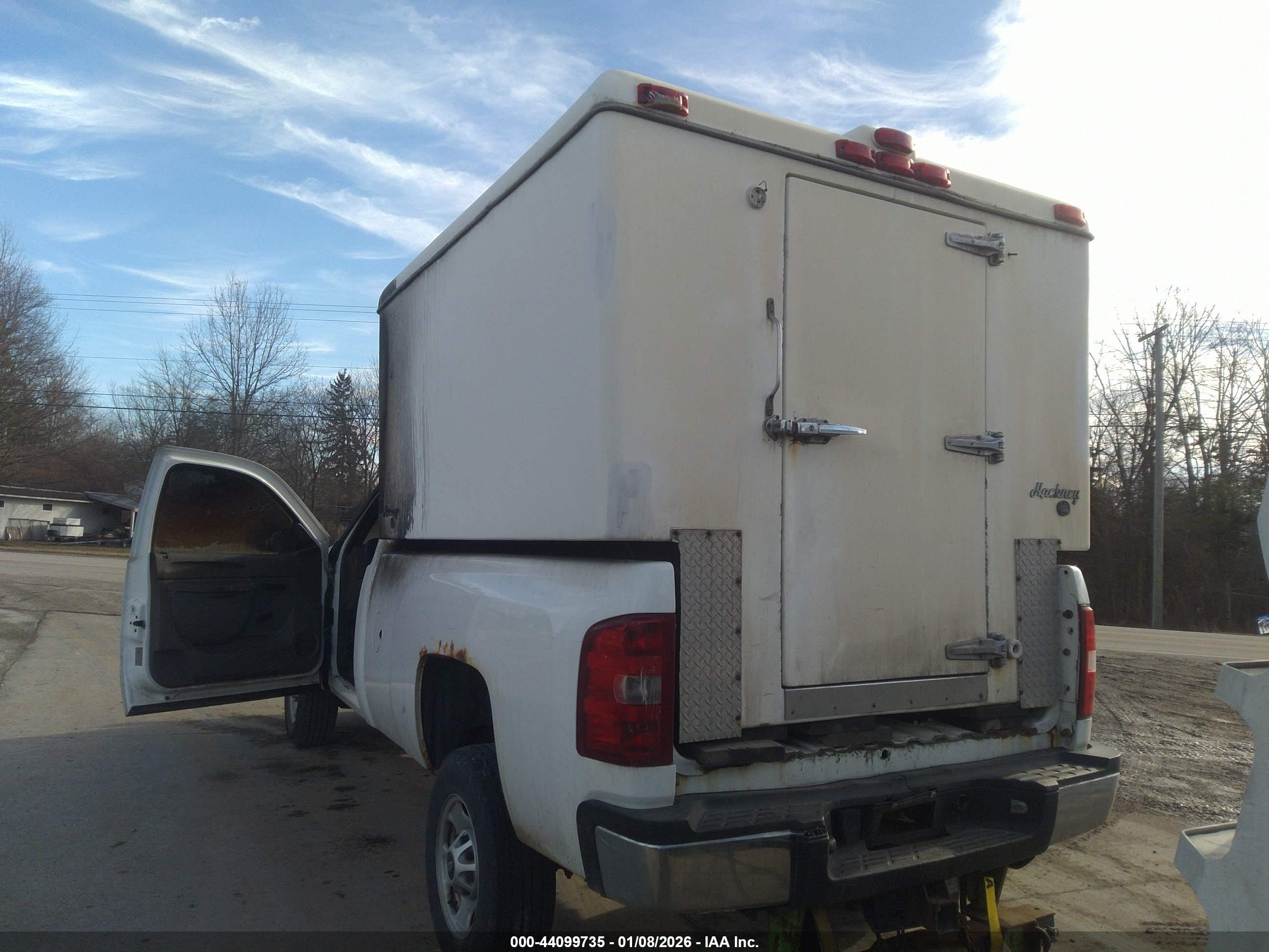 CHEVROLET SILVERADO image 8
