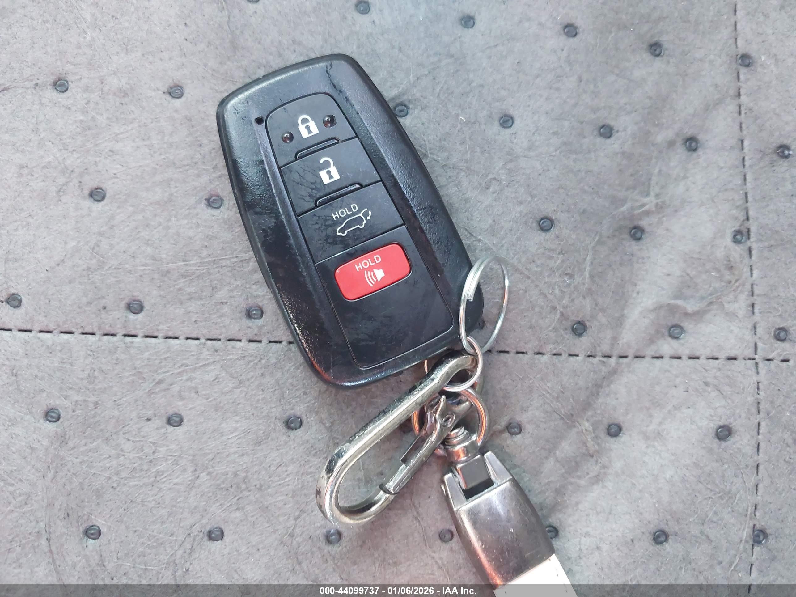 TOYOTA RAV4 image 11