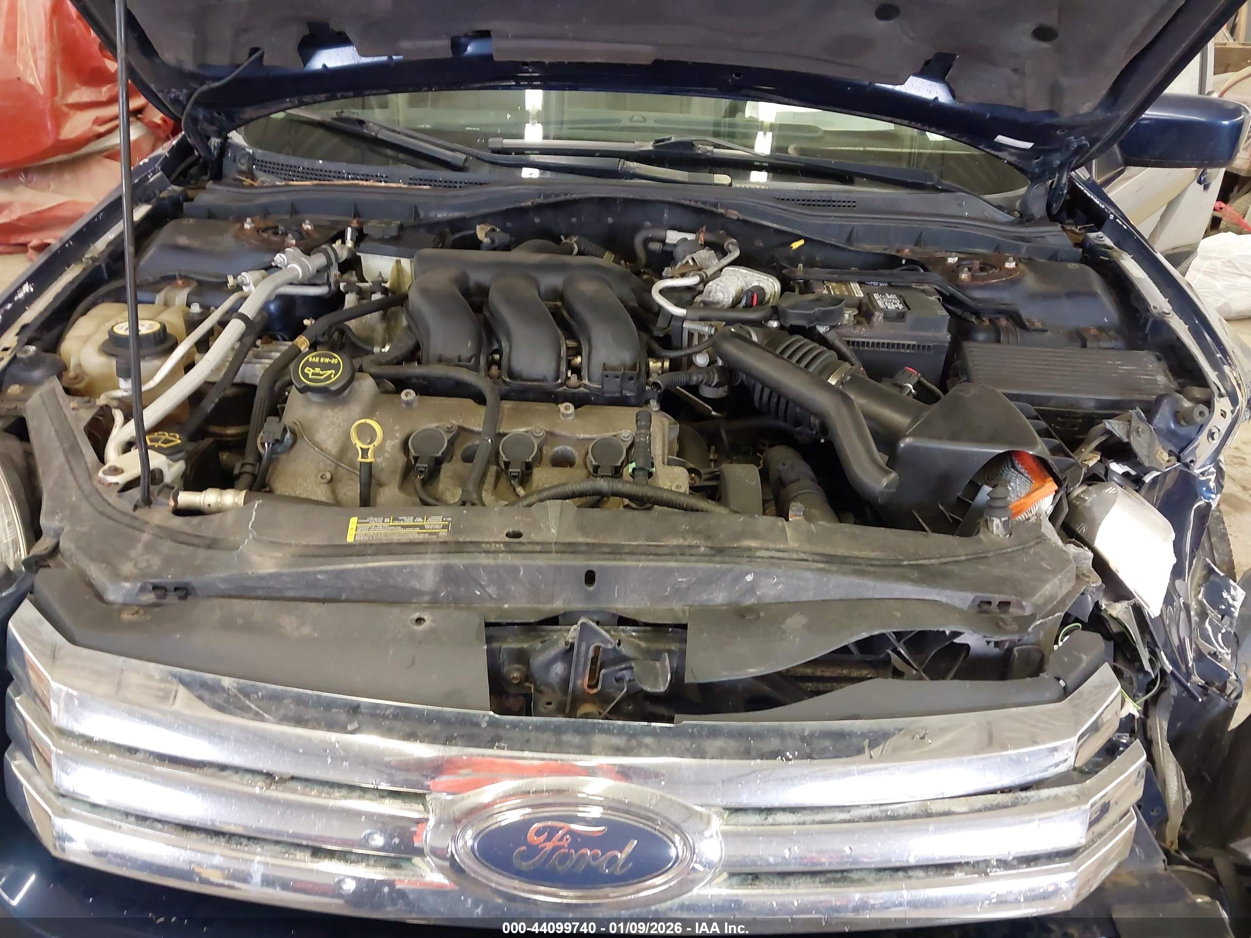 FORD FUSION image 10