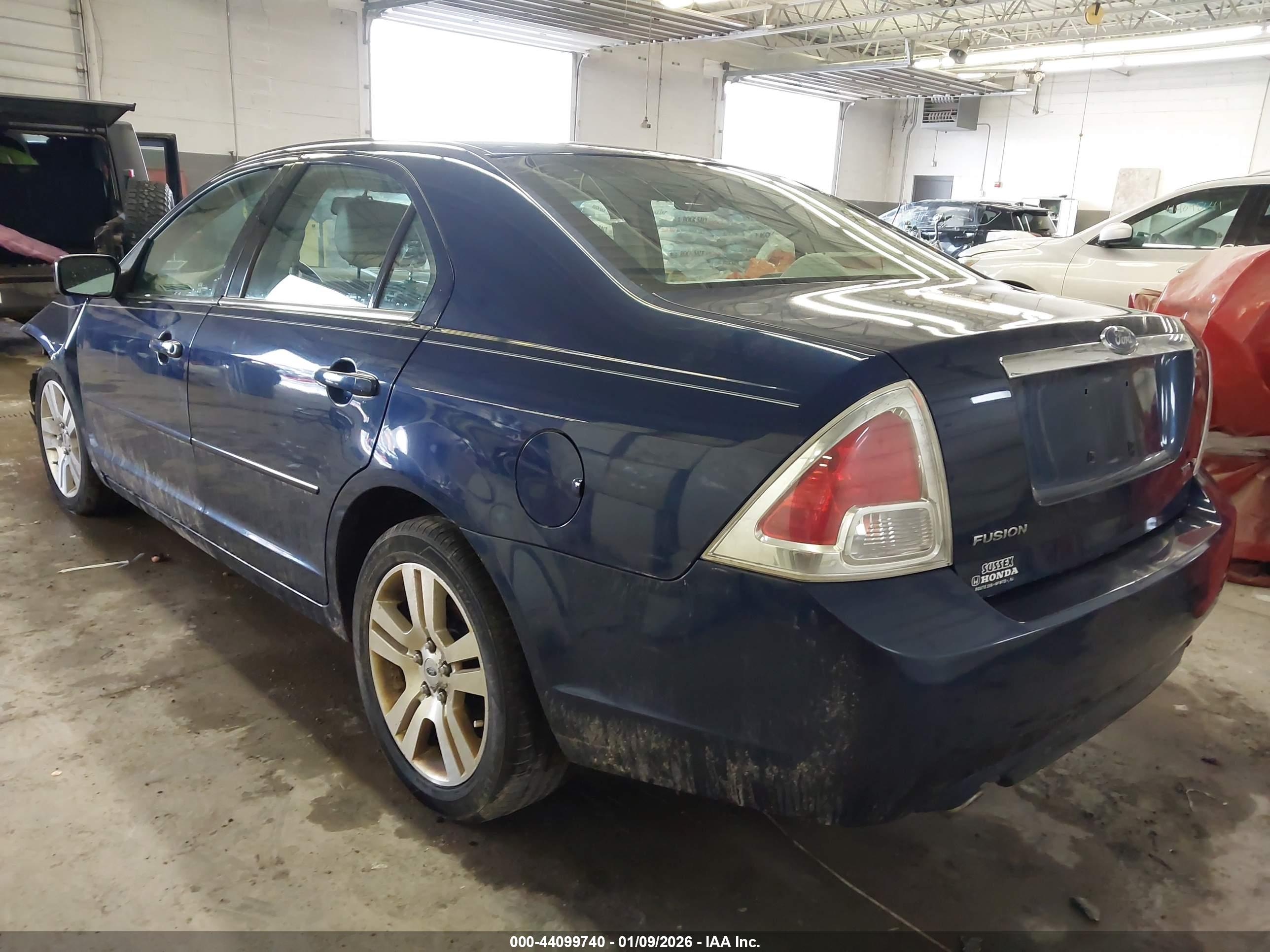 FORD FUSION image 3