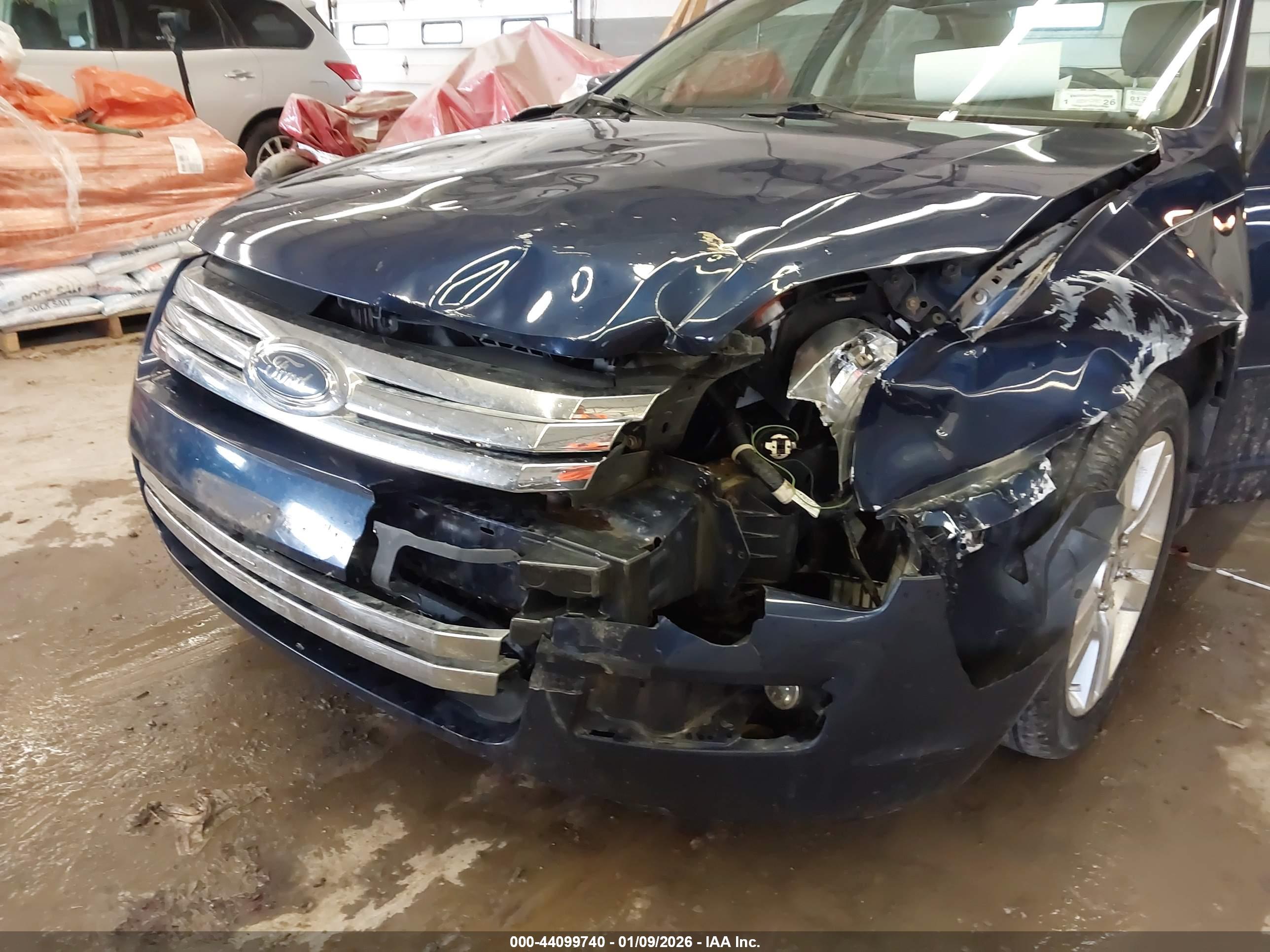 FORD FUSION image 6