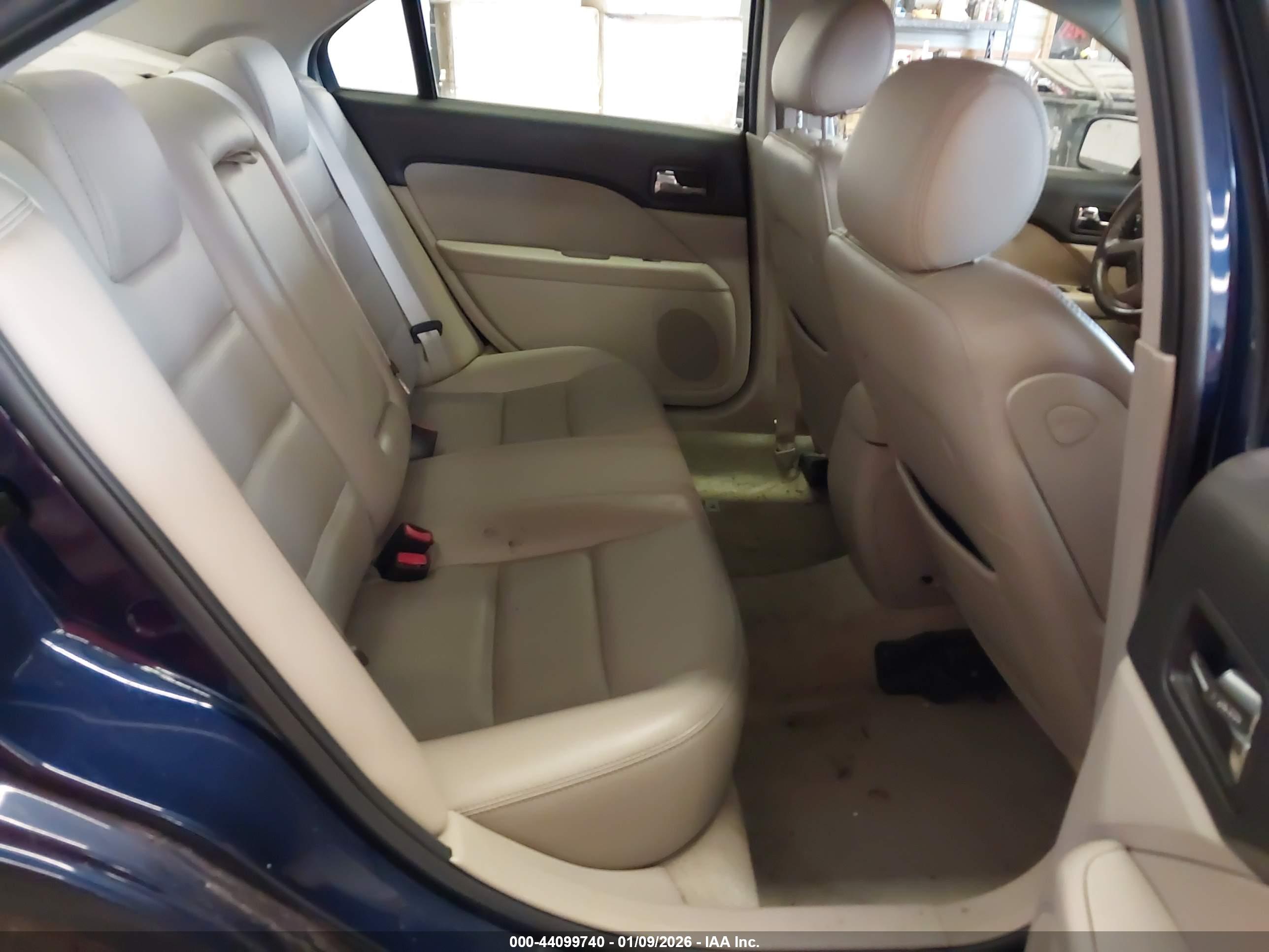 FORD FUSION image 8
