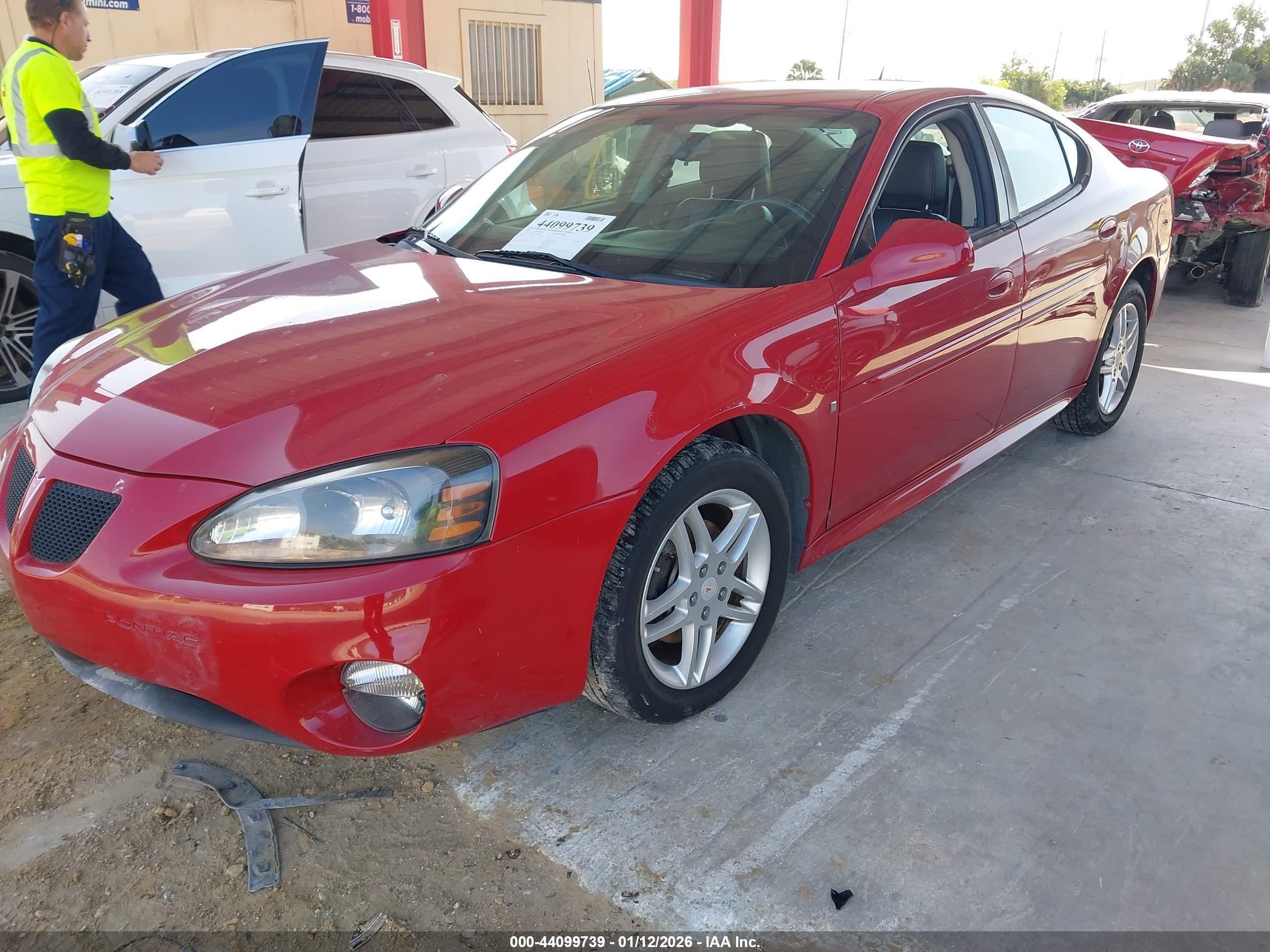 PONTIAC GRAND image 2