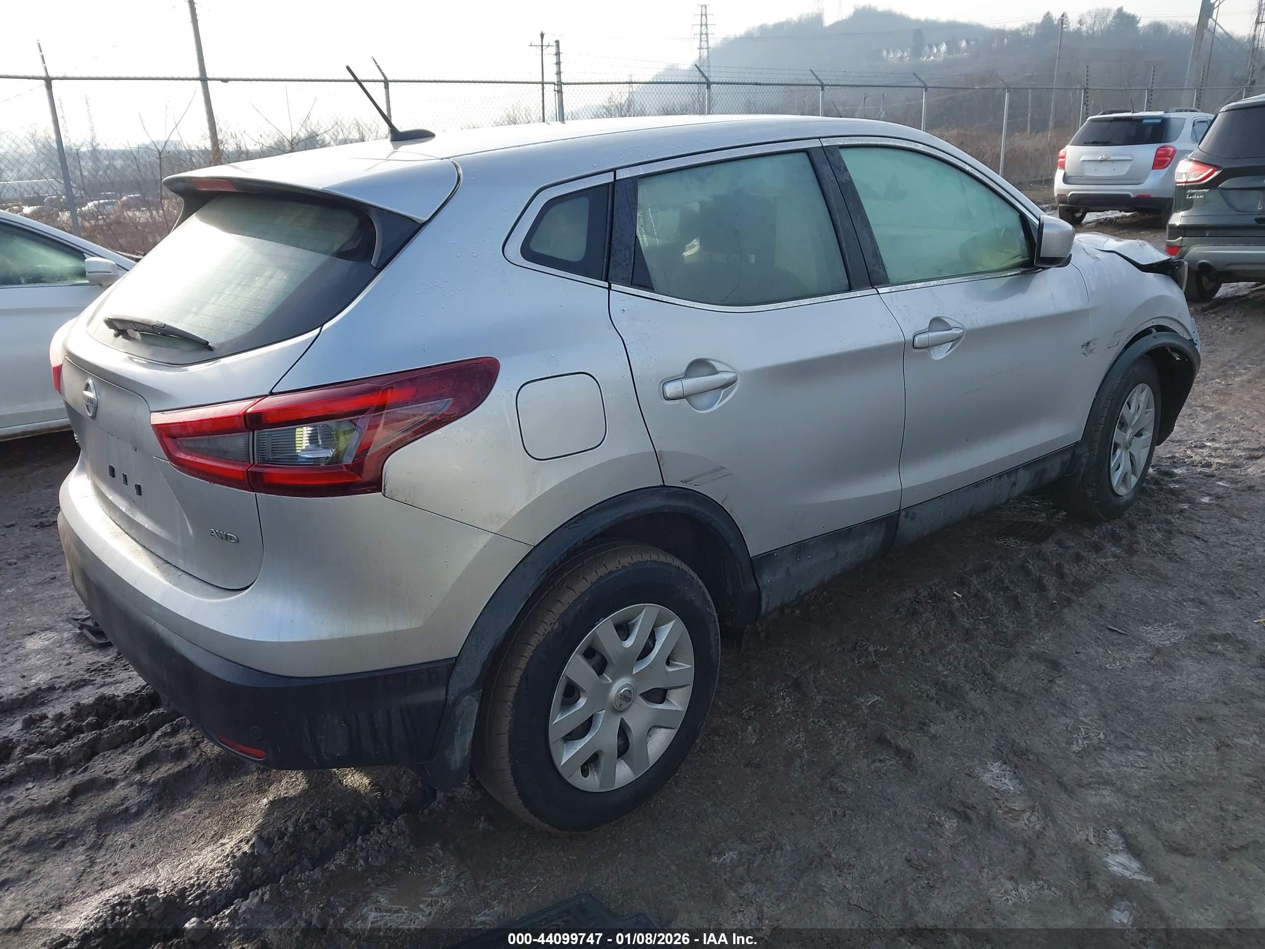 NISSAN ROGUE image 4