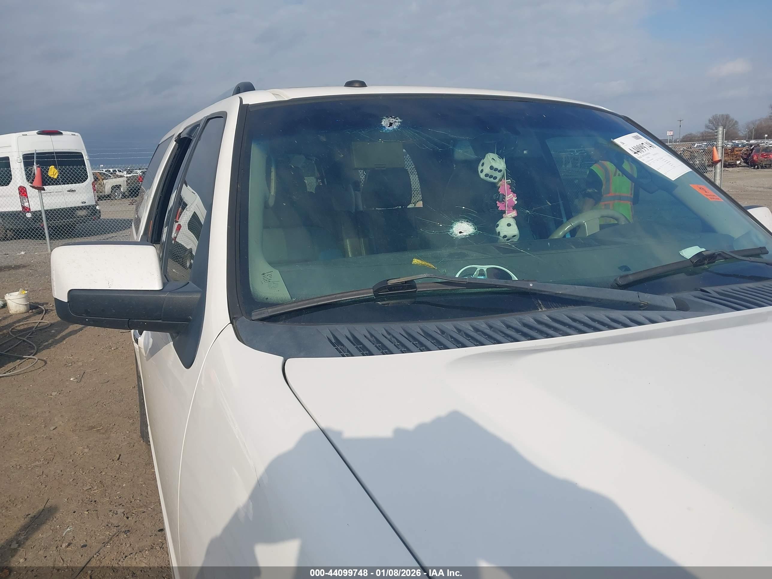 FORD EXPEDITION image 6