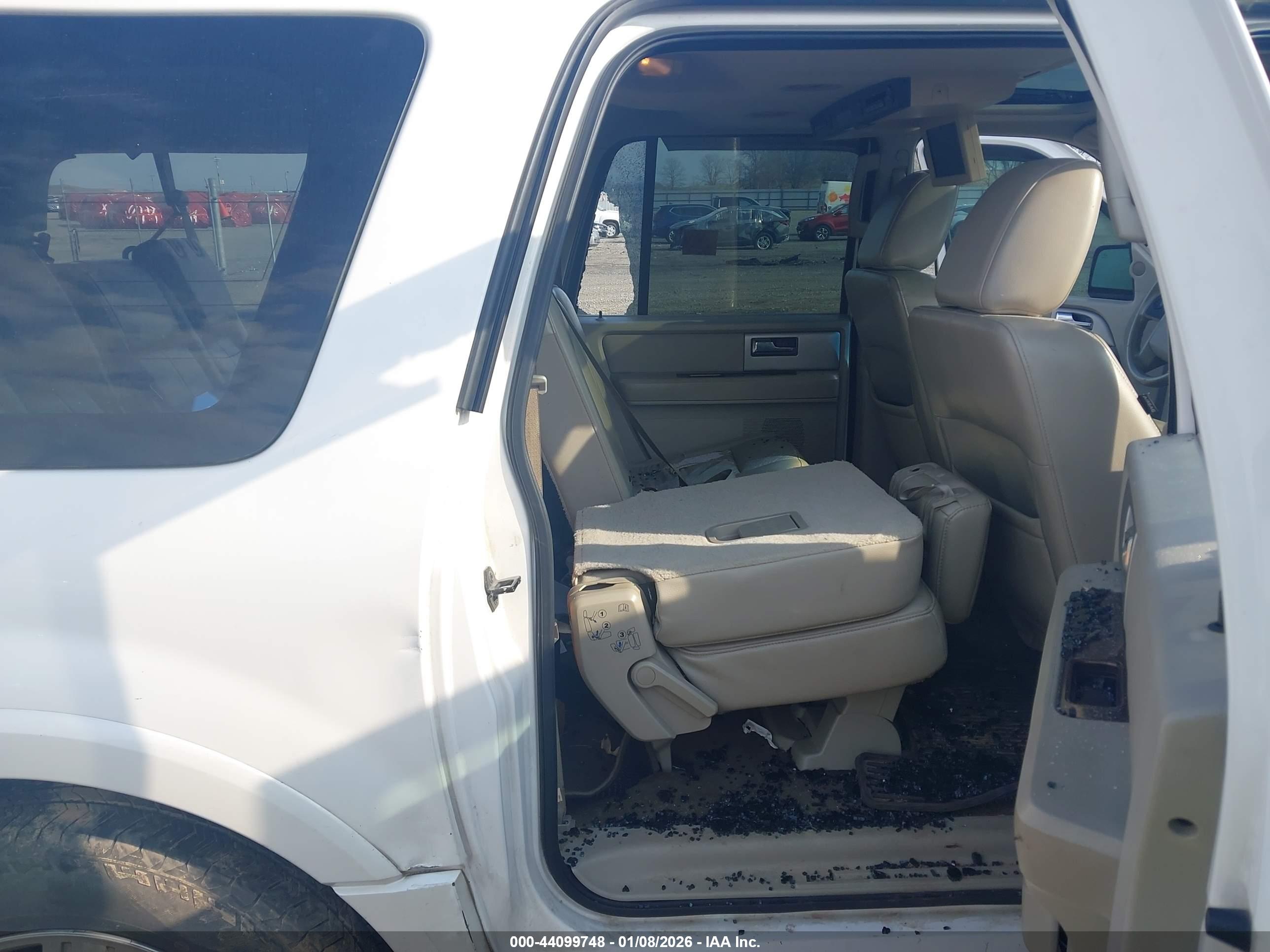 FORD EXPEDITION image 8