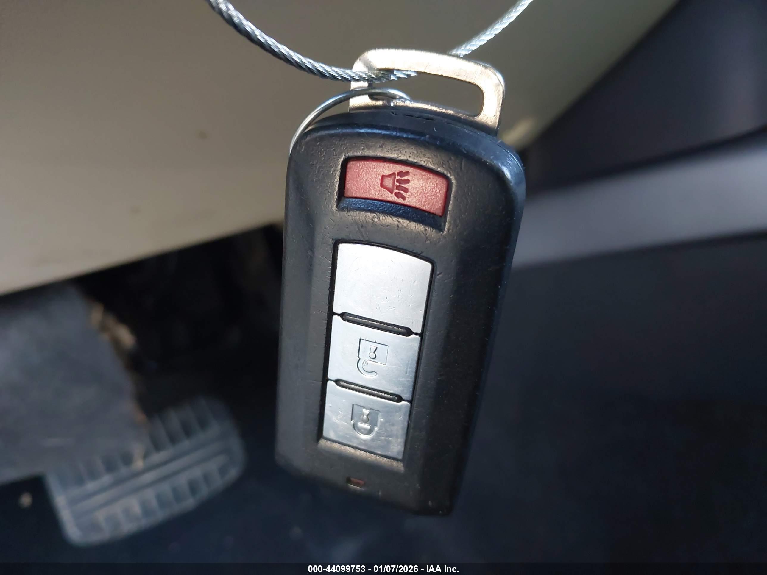 MITSUBISHI OUTLANDER image 11