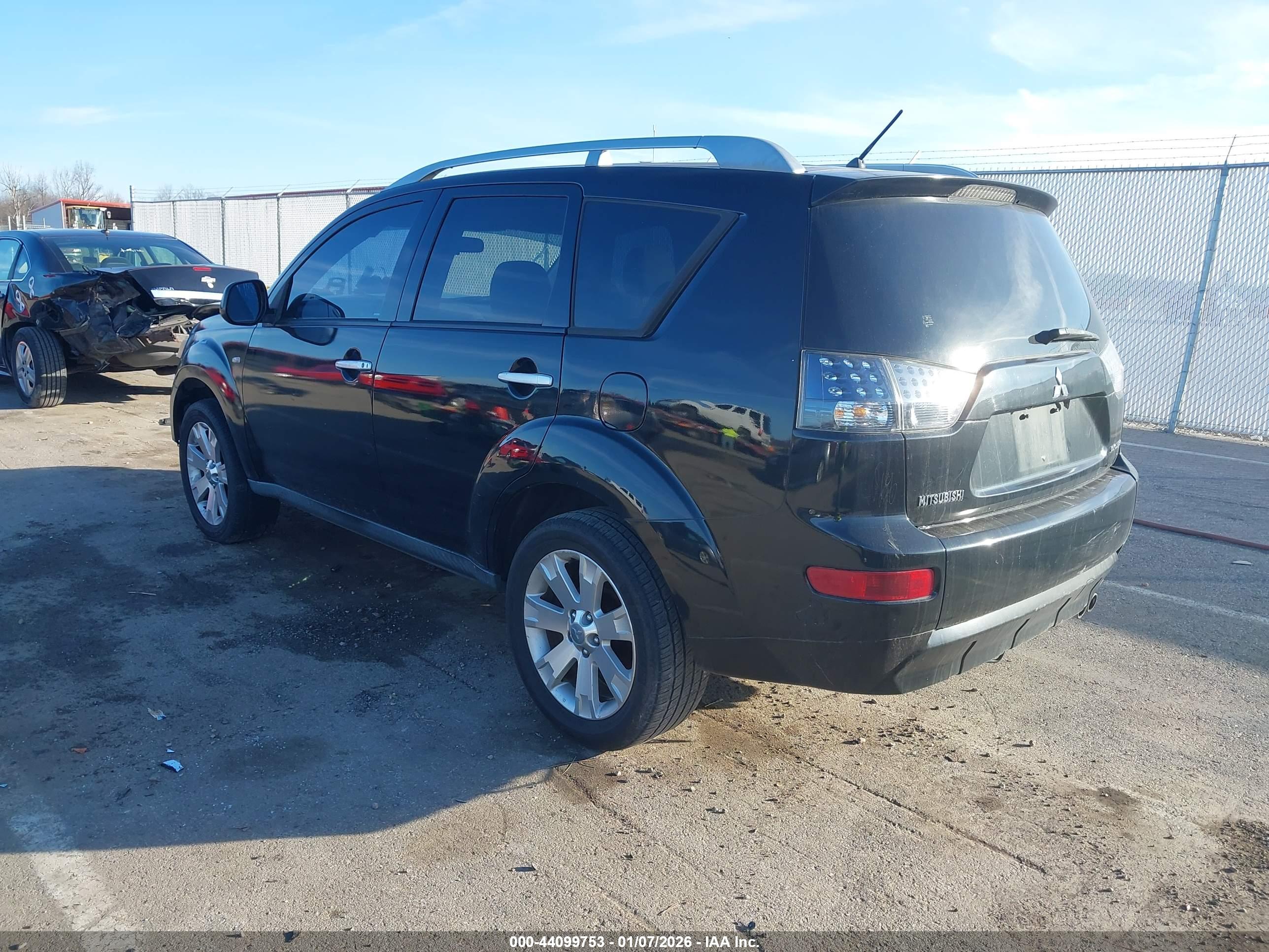 MITSUBISHI OUTLANDER image 3