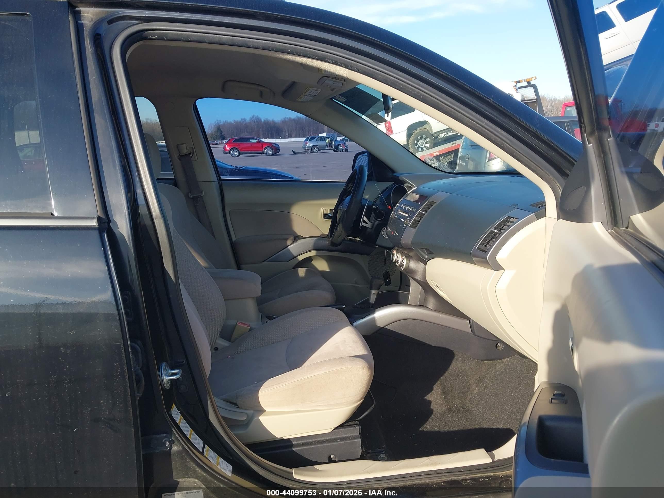 MITSUBISHI OUTLANDER image 5