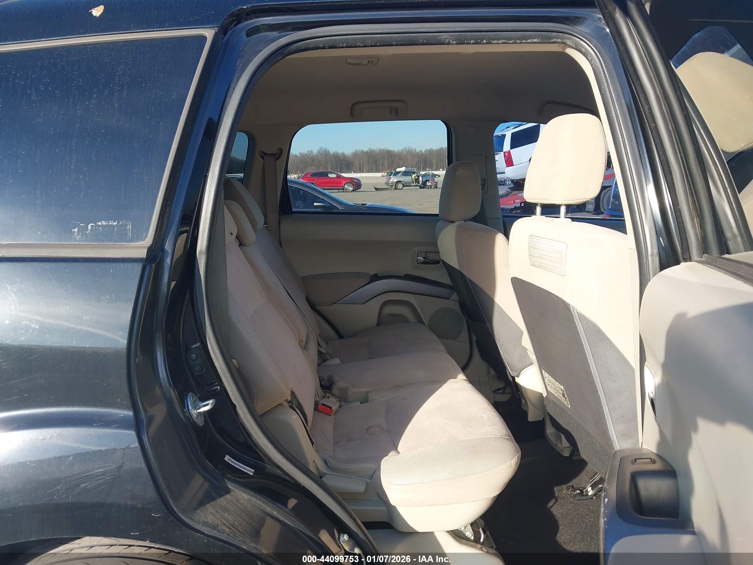 MITSUBISHI OUTLANDER image 8