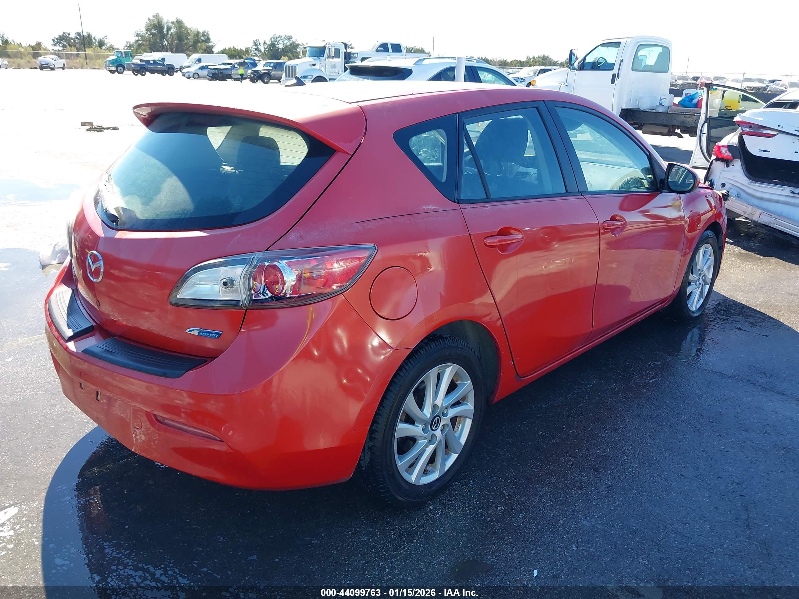 MAZDA MAZDA3 image 4