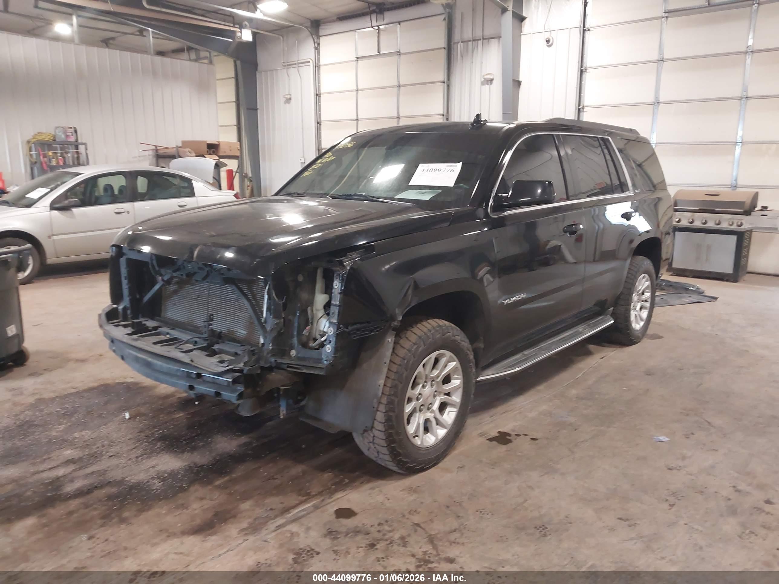 GMC YUKON image 2