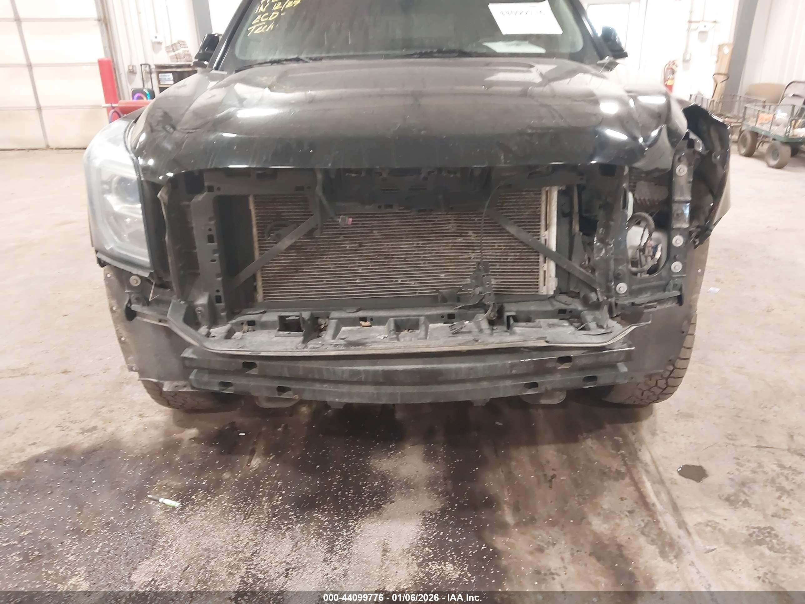 GMC YUKON image 6
