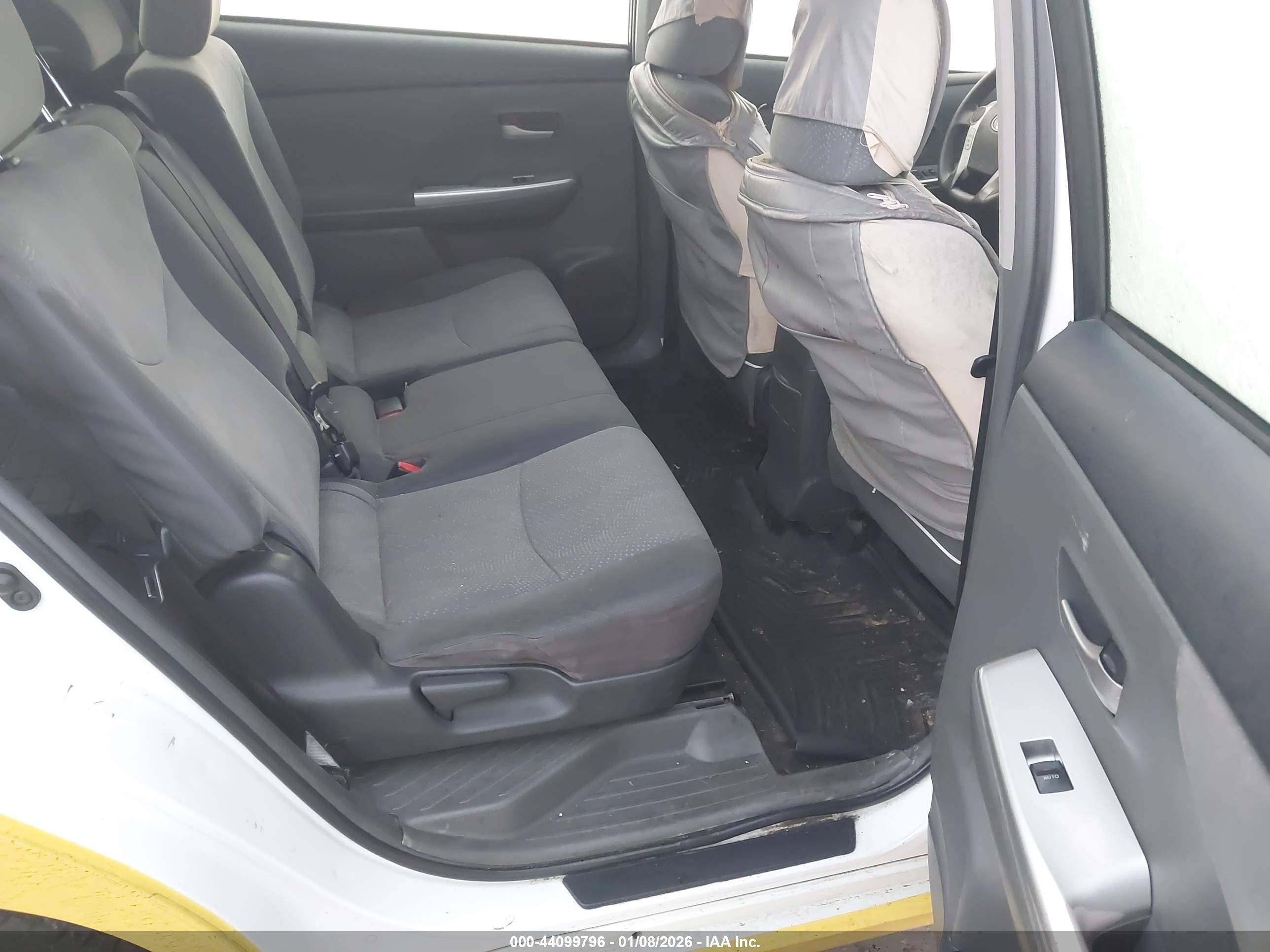 TOYOTA PRIUS image 8