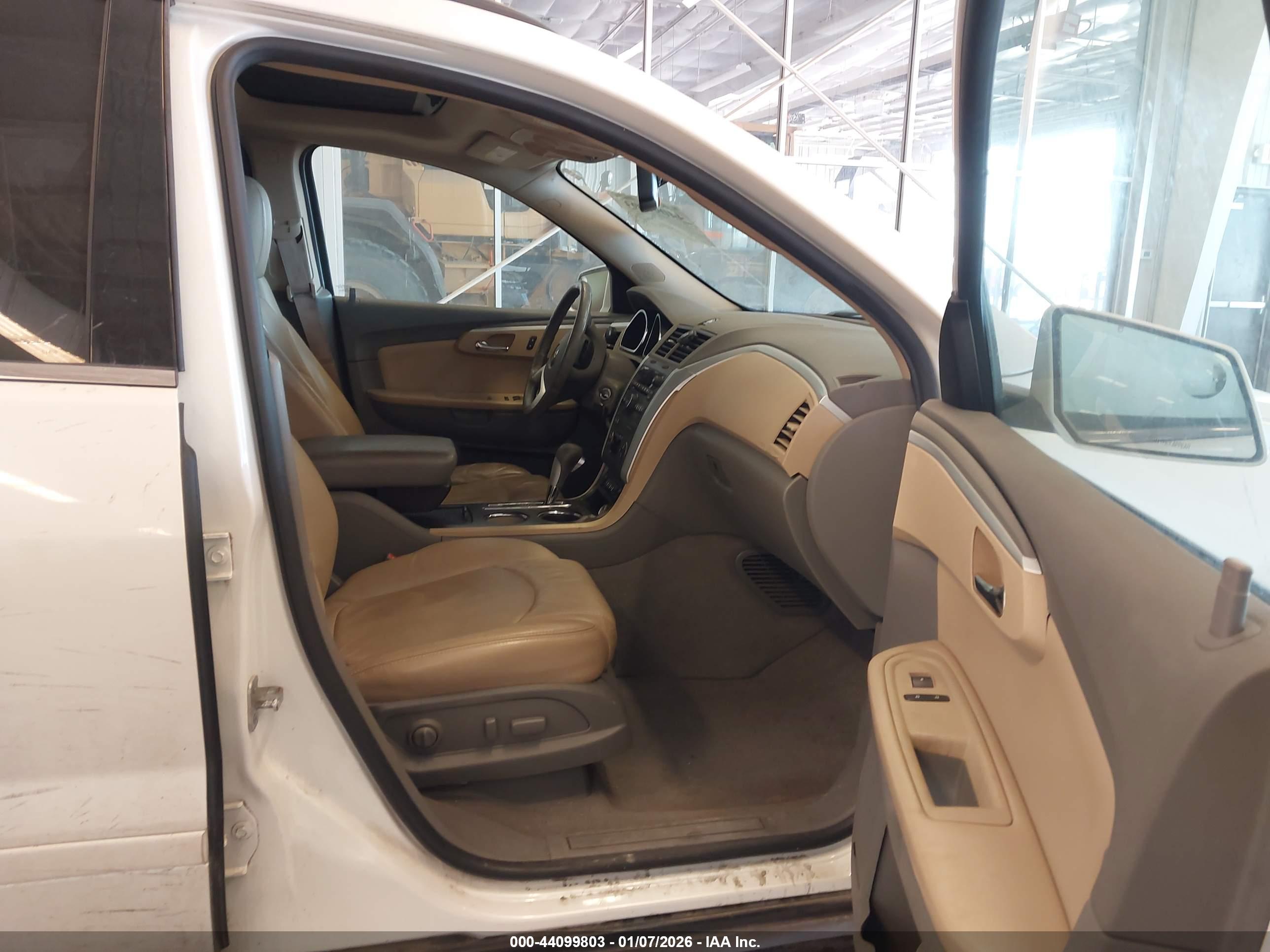 CHEVROLET TRAVERSE image 5