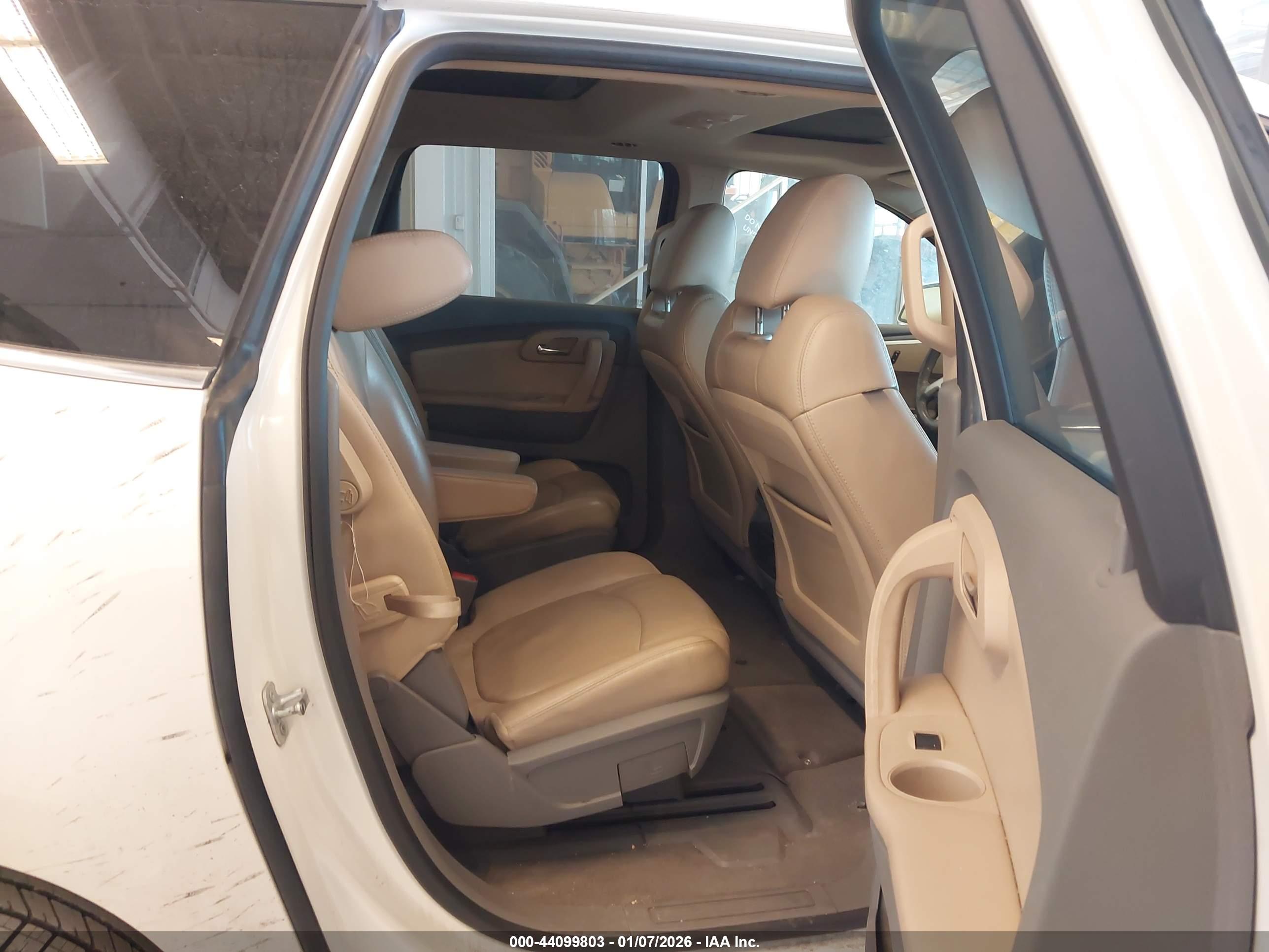 CHEVROLET TRAVERSE image 8