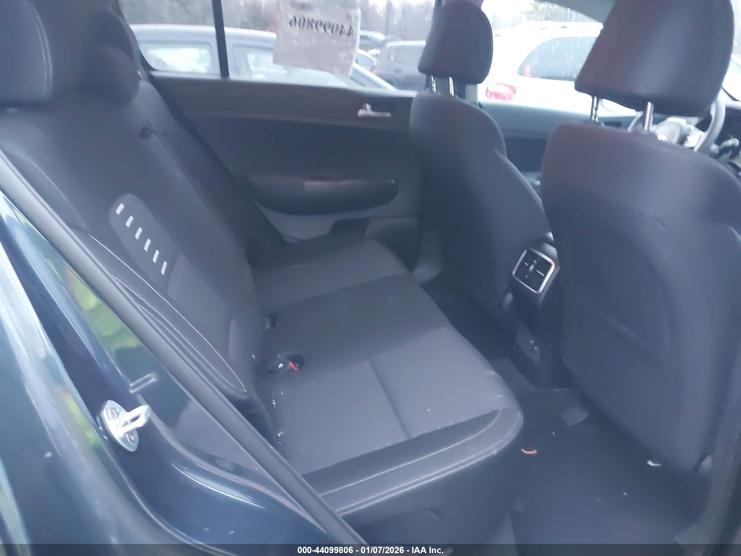 KIA SPORTAGE image 8
