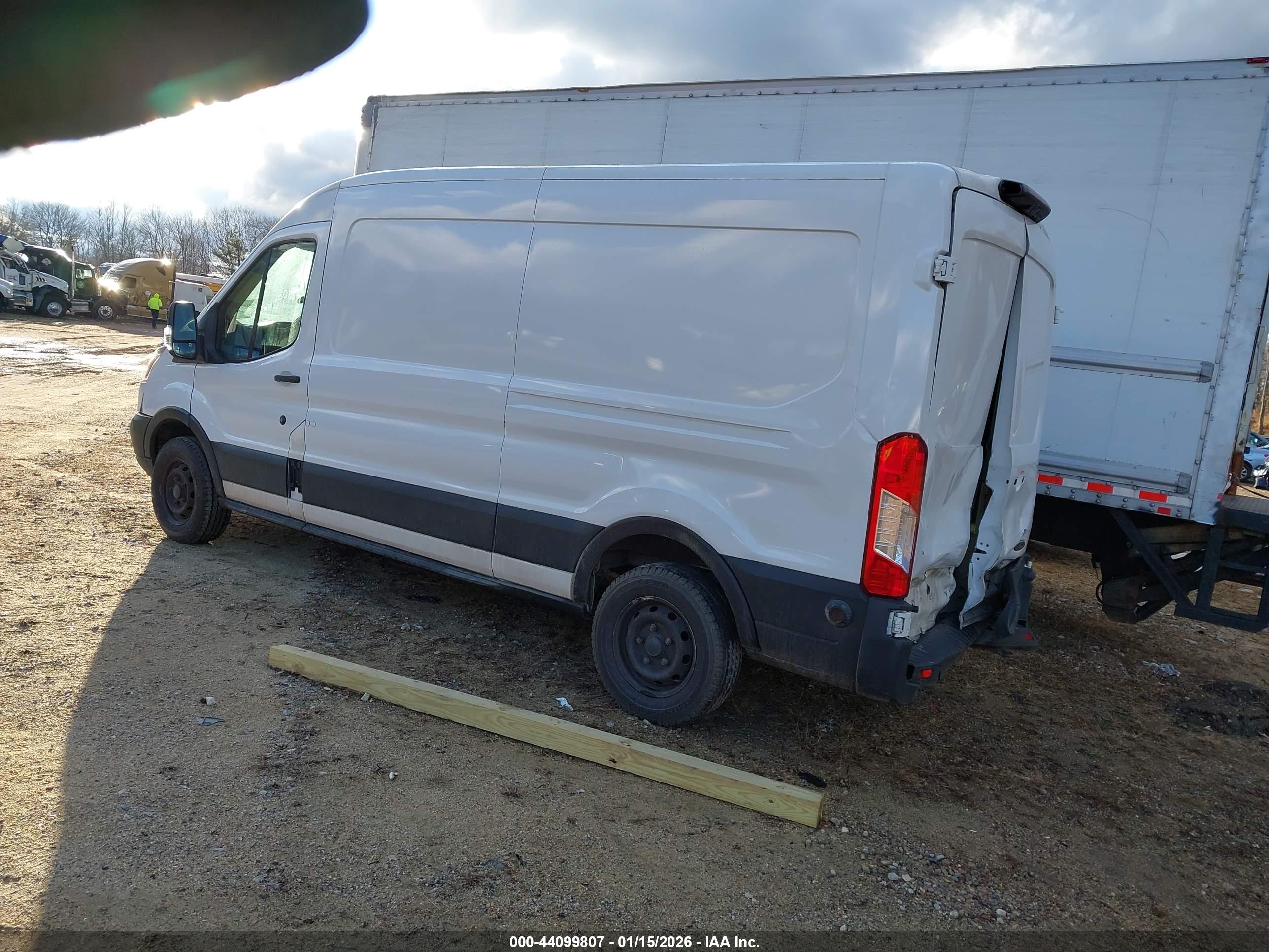 FORD TRANSIT-150 image 3