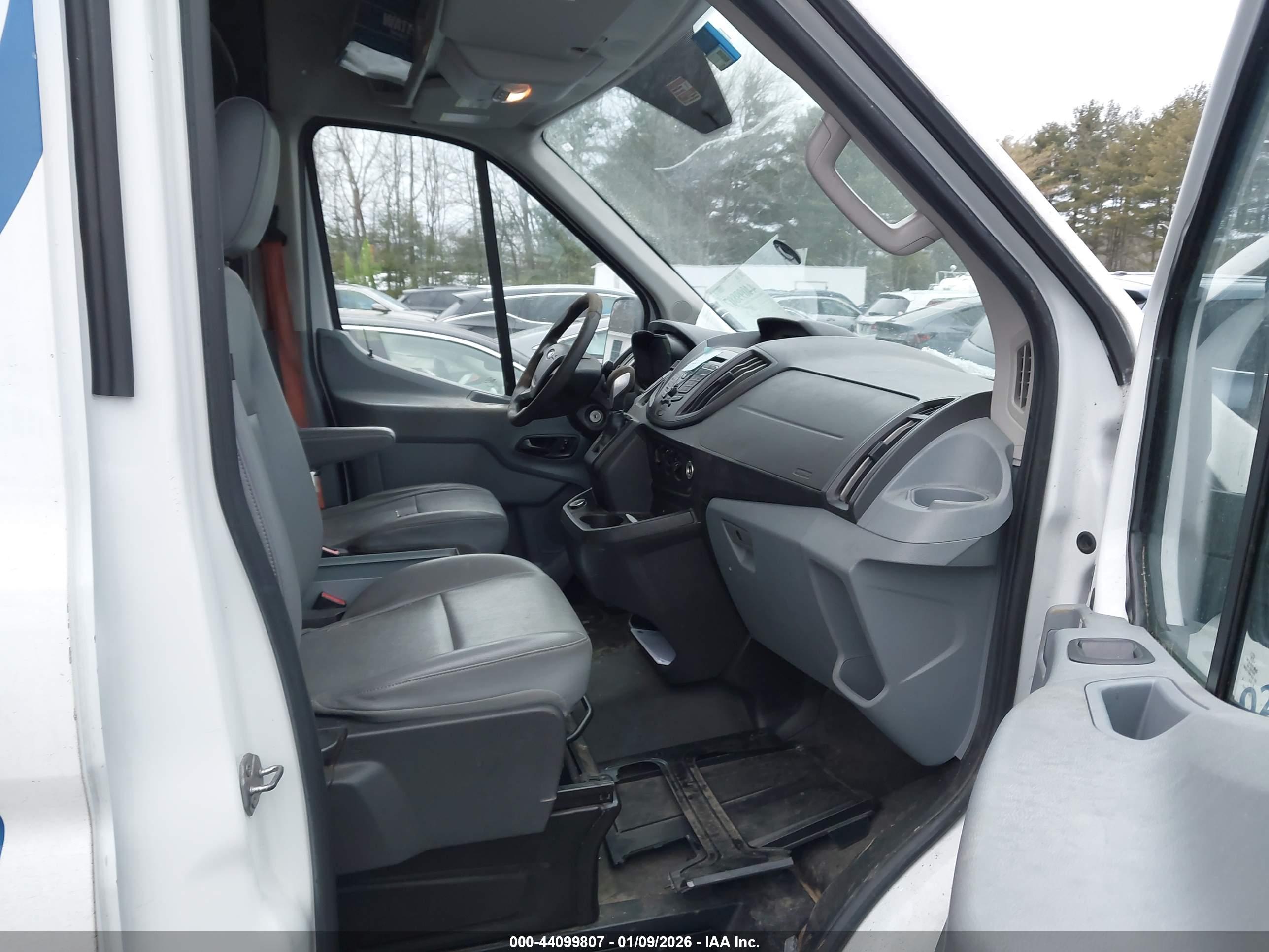 FORD TRANSIT-150 image 5