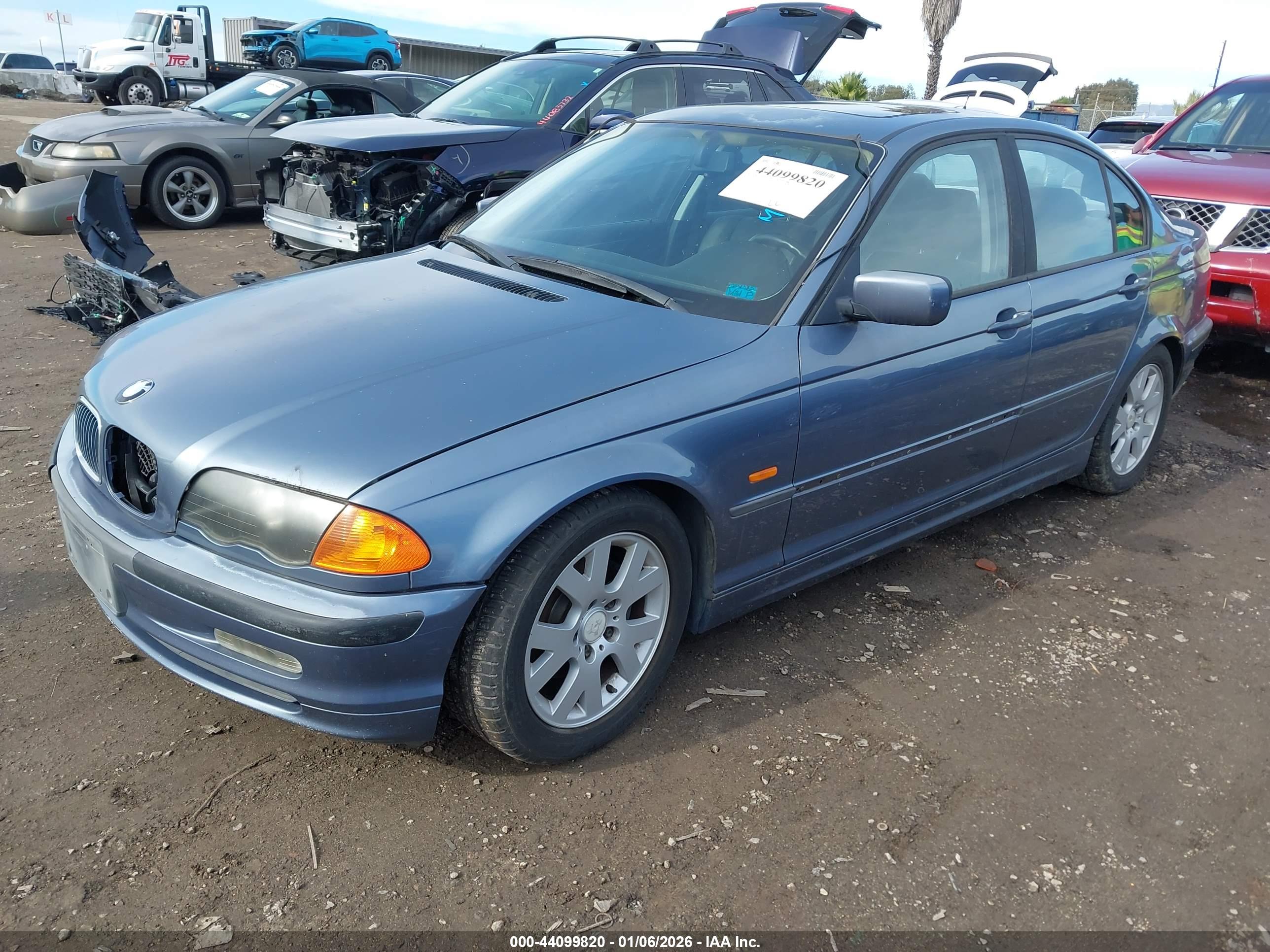BMW 323I image 2