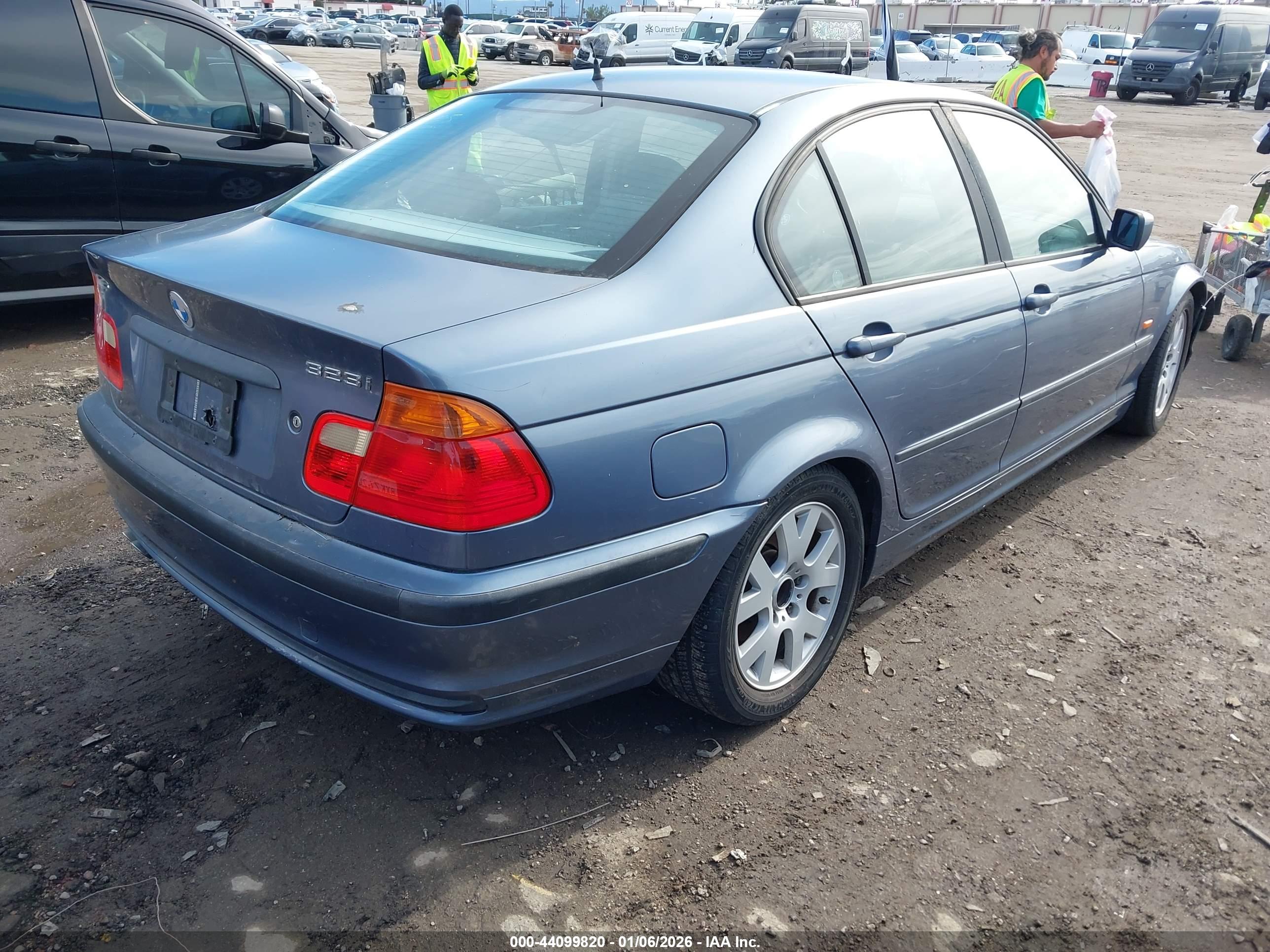 BMW 323I image 4