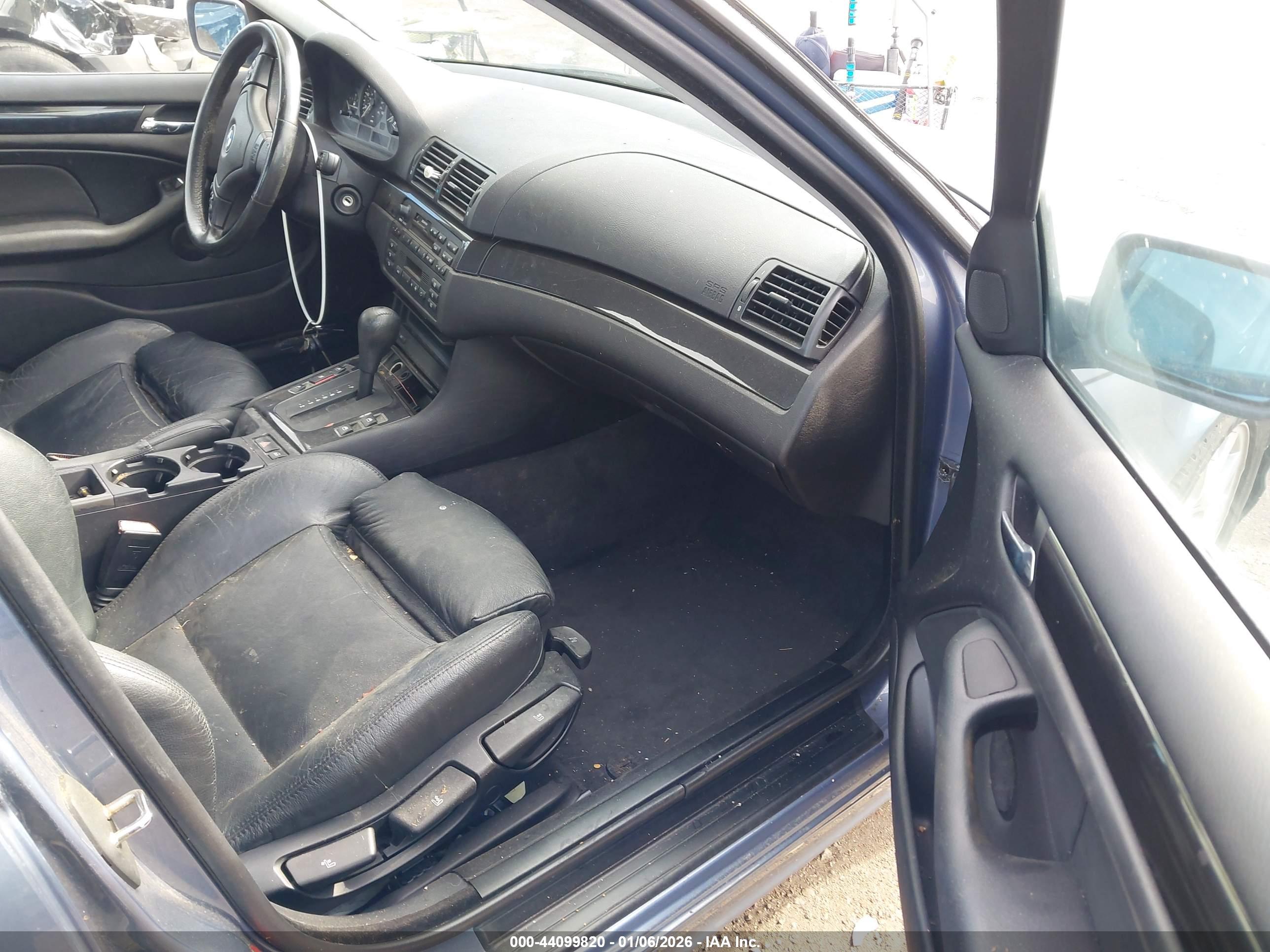 BMW 323I image 5