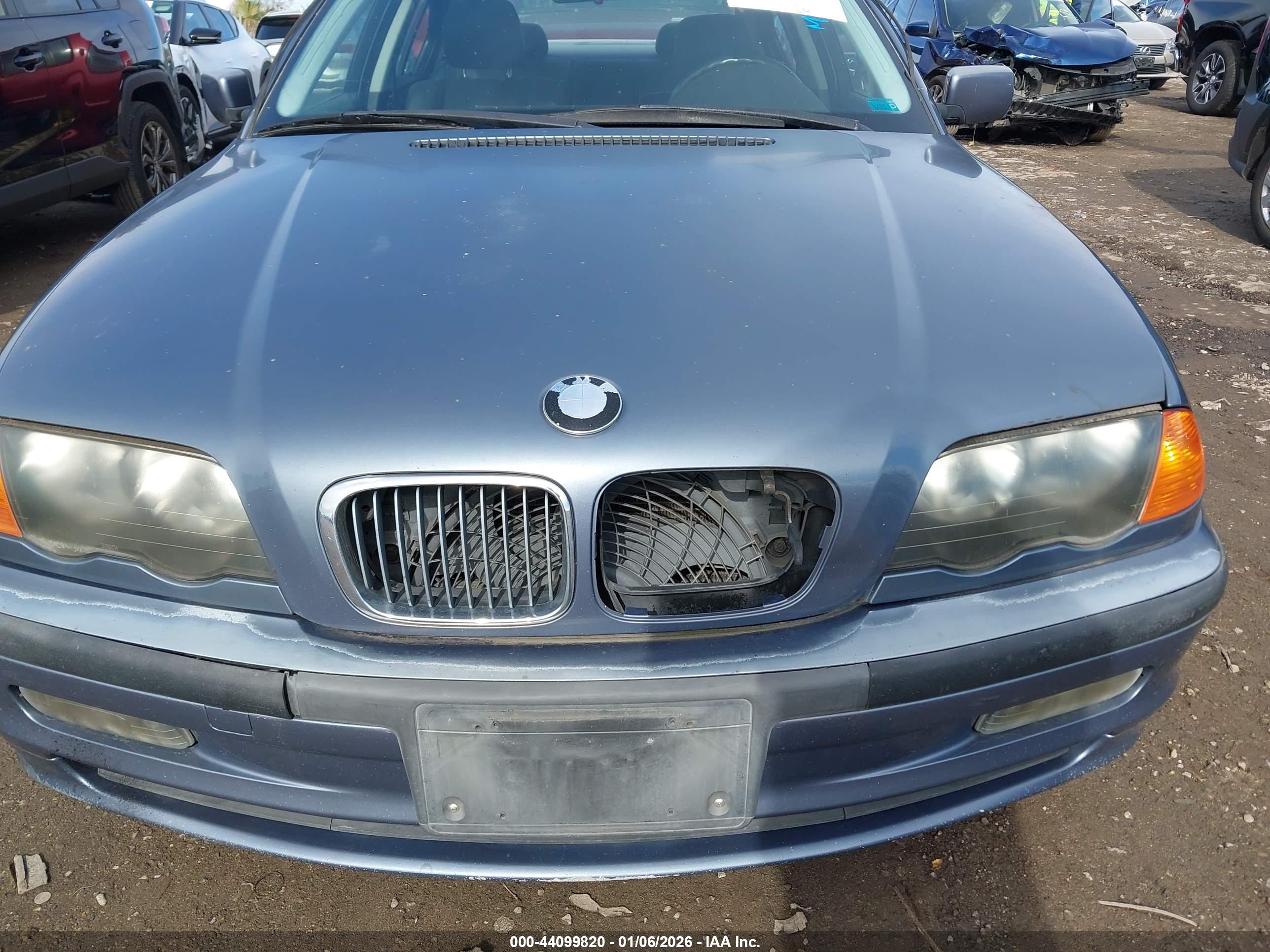BMW 323I image 6