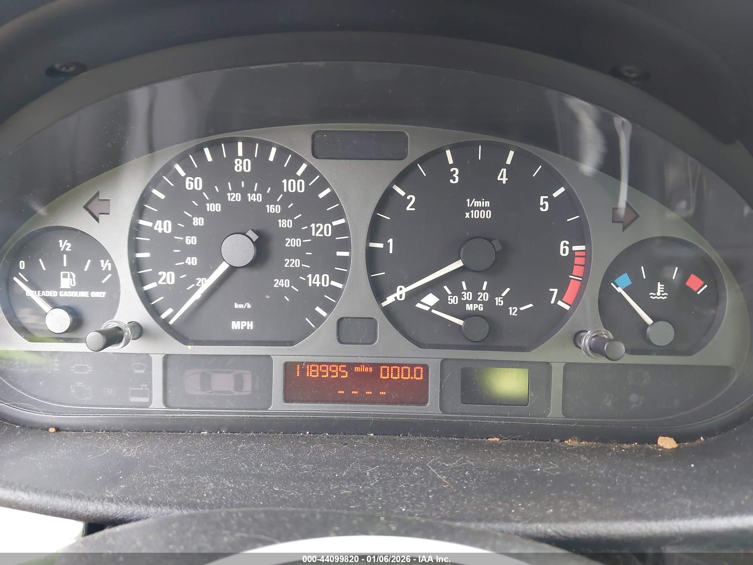 BMW 323I image 7