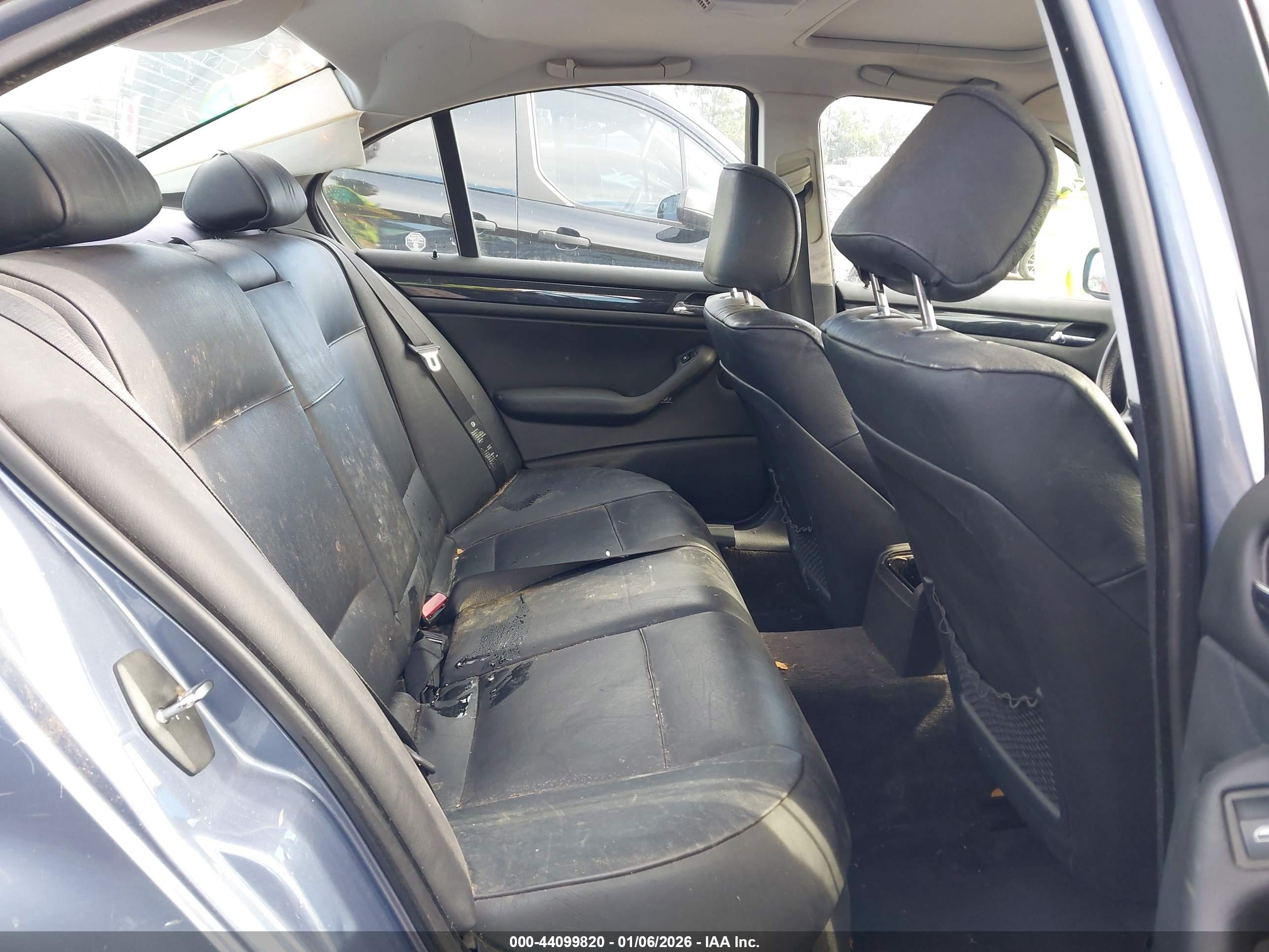 BMW 323I image 8