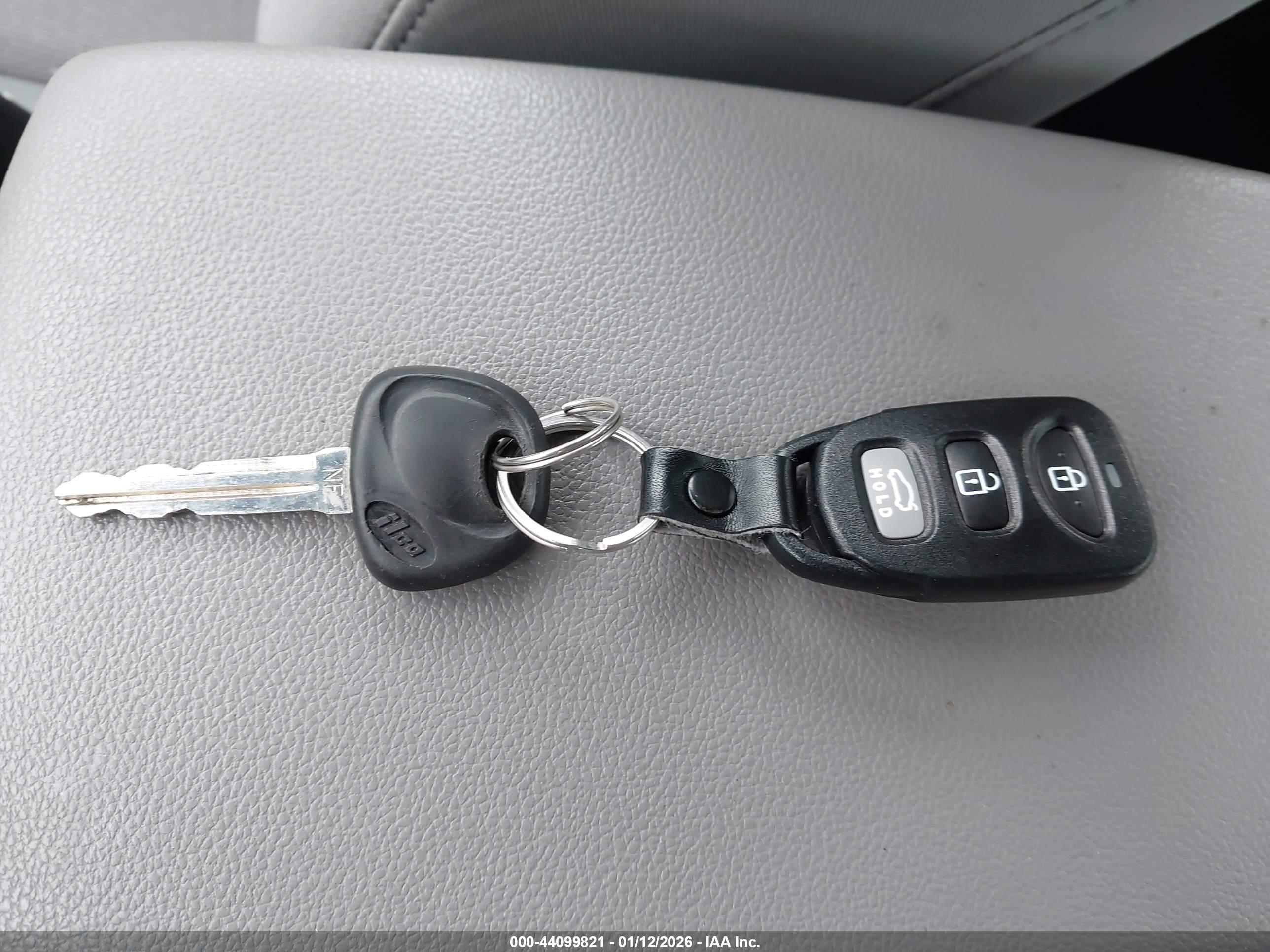 HYUNDAI ELANTRA image 11