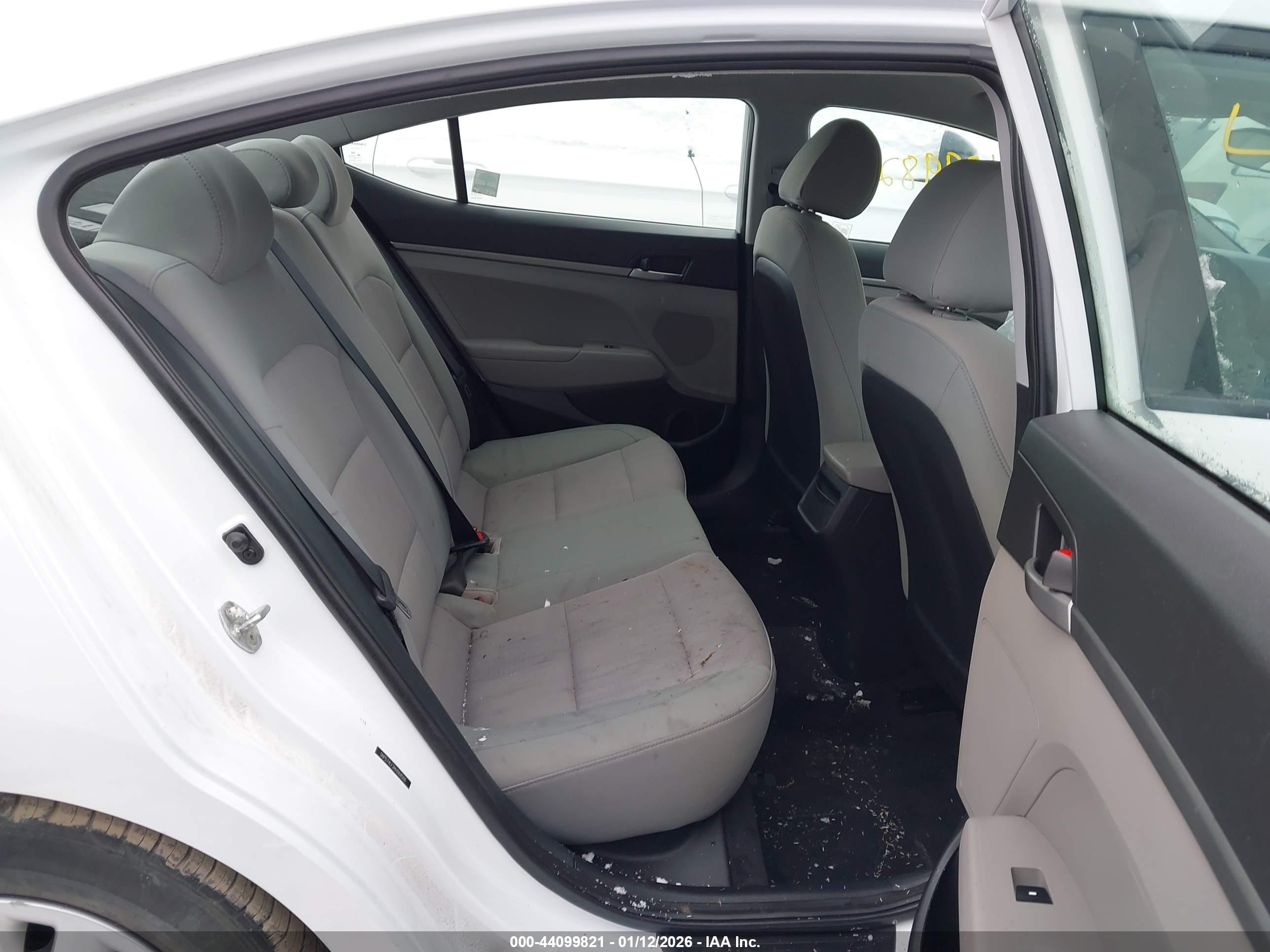 HYUNDAI ELANTRA image 8