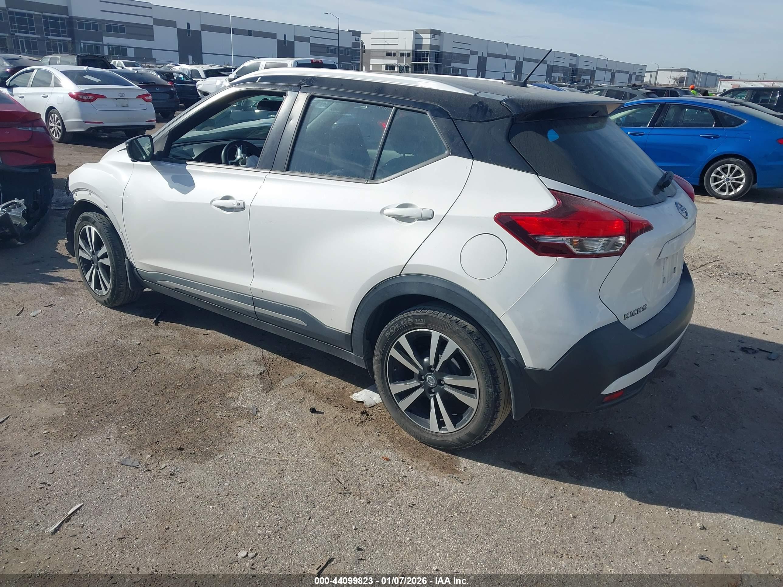 NISSAN KICKS image 3