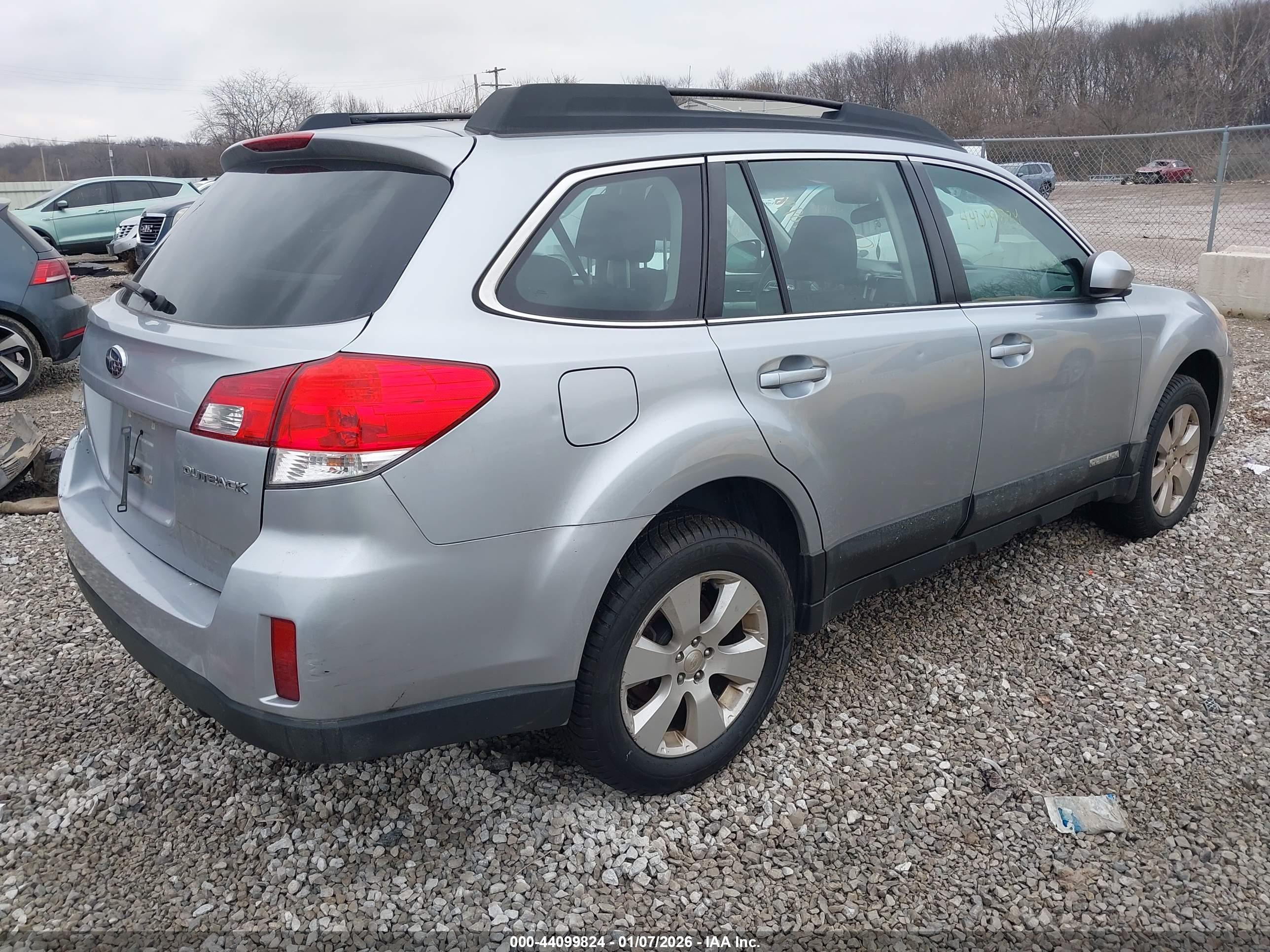 SUBARU OUTBACK image 4