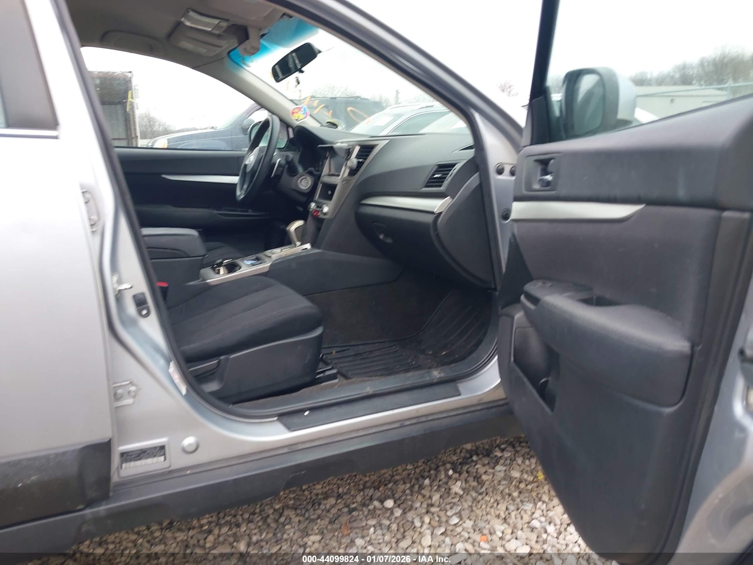 SUBARU OUTBACK image 5