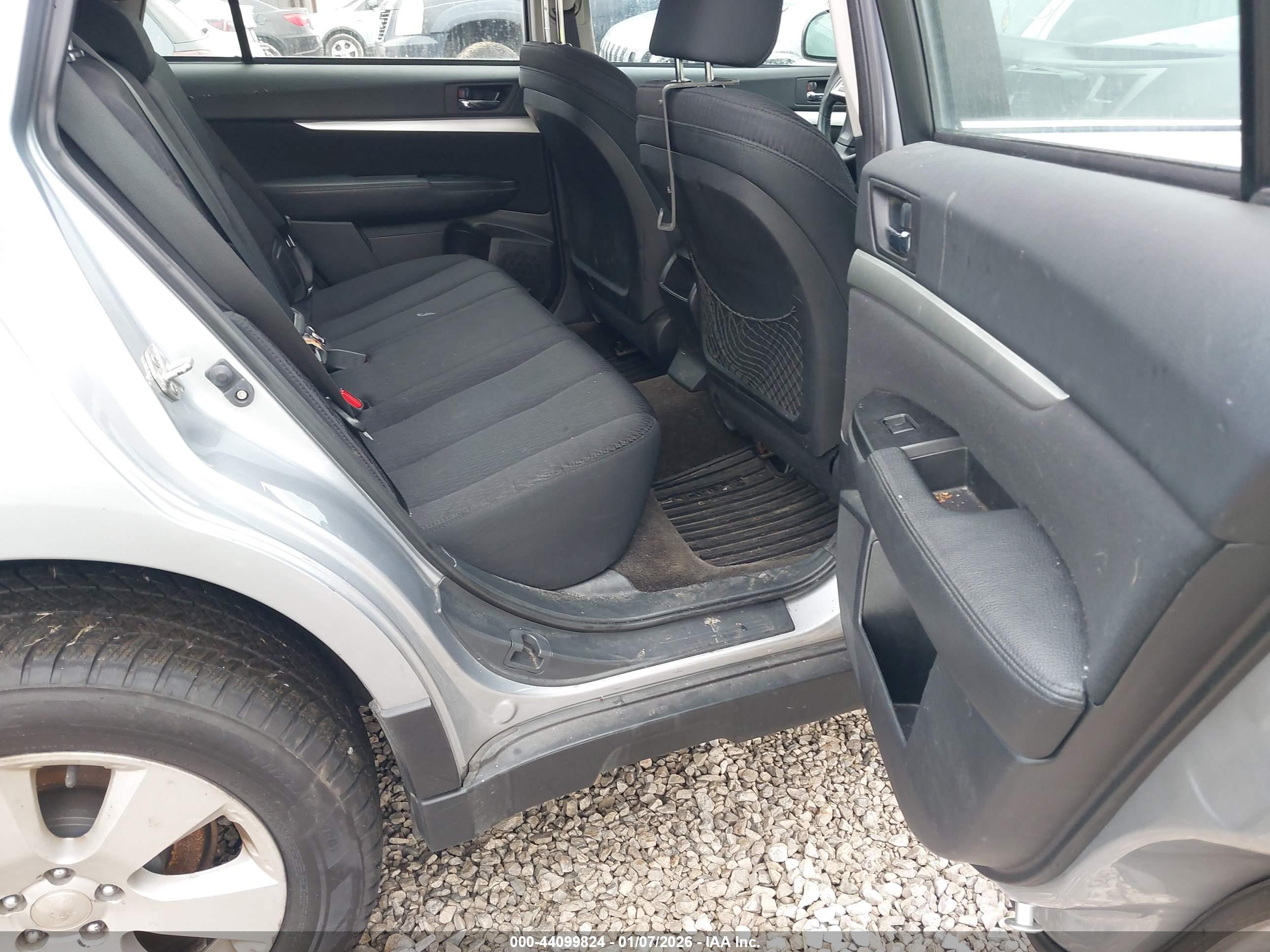 SUBARU OUTBACK image 8