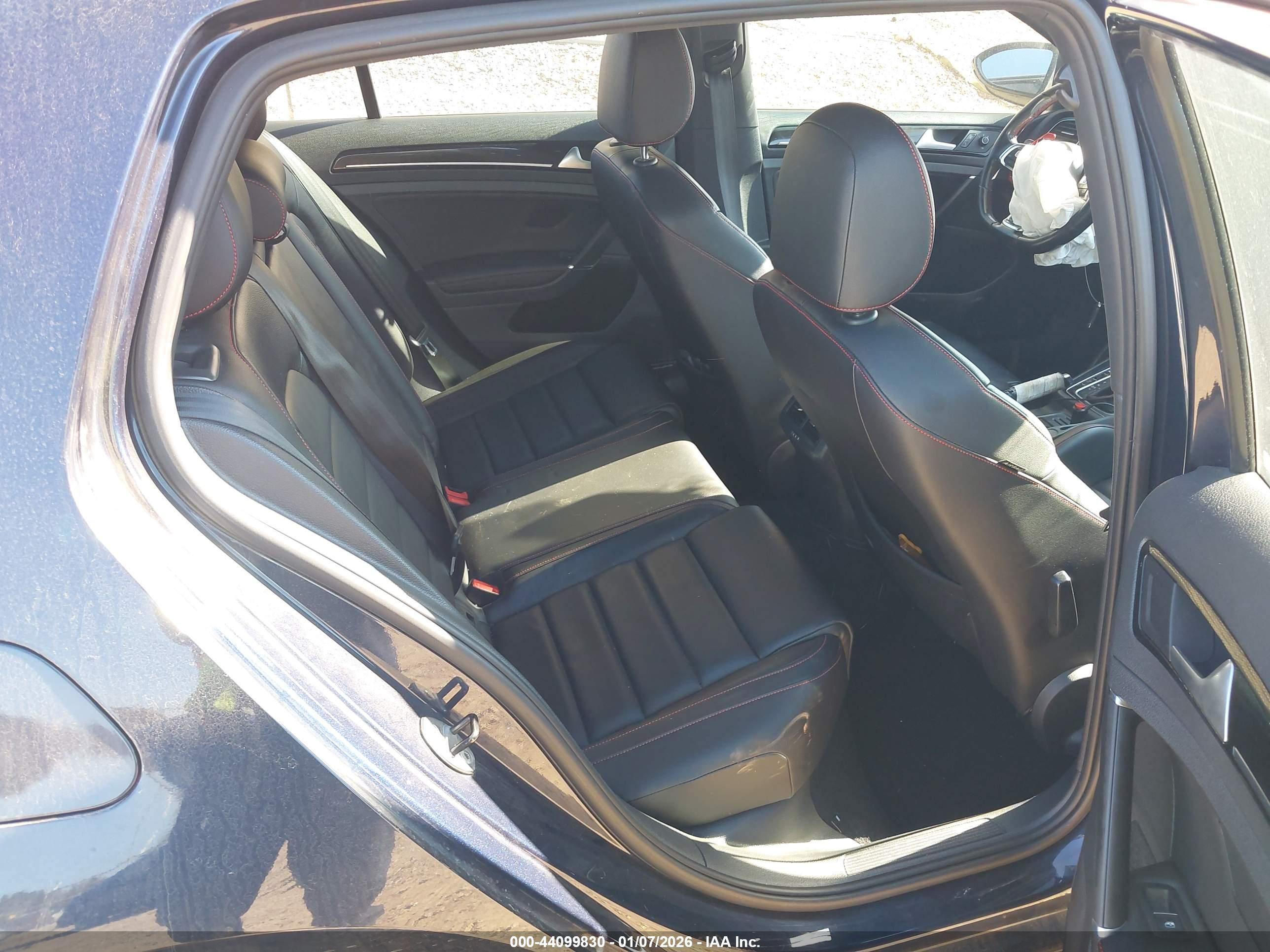 VOLKSWAGEN GOLF image 8