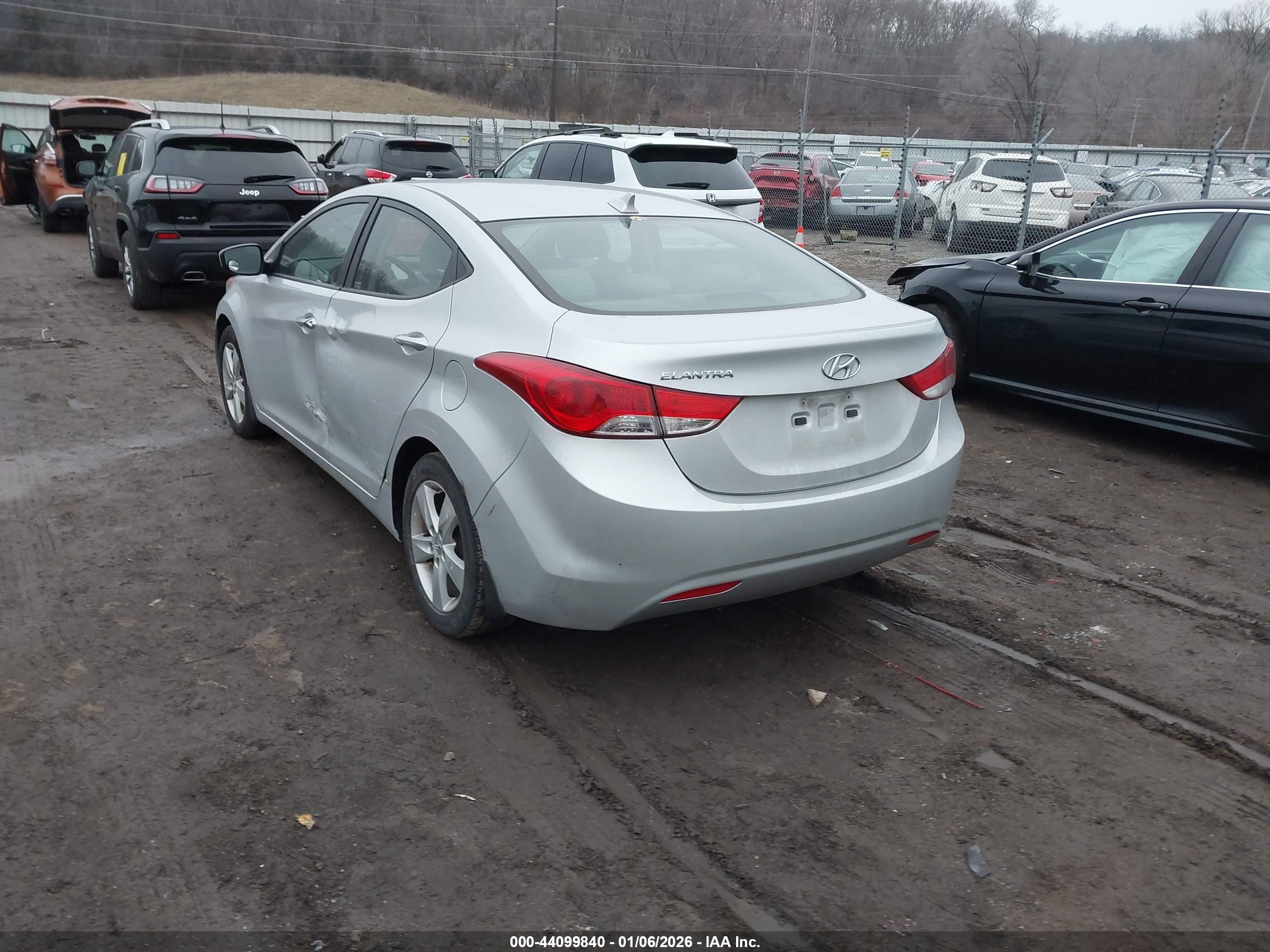 HYUNDAI ELANTRA image 3