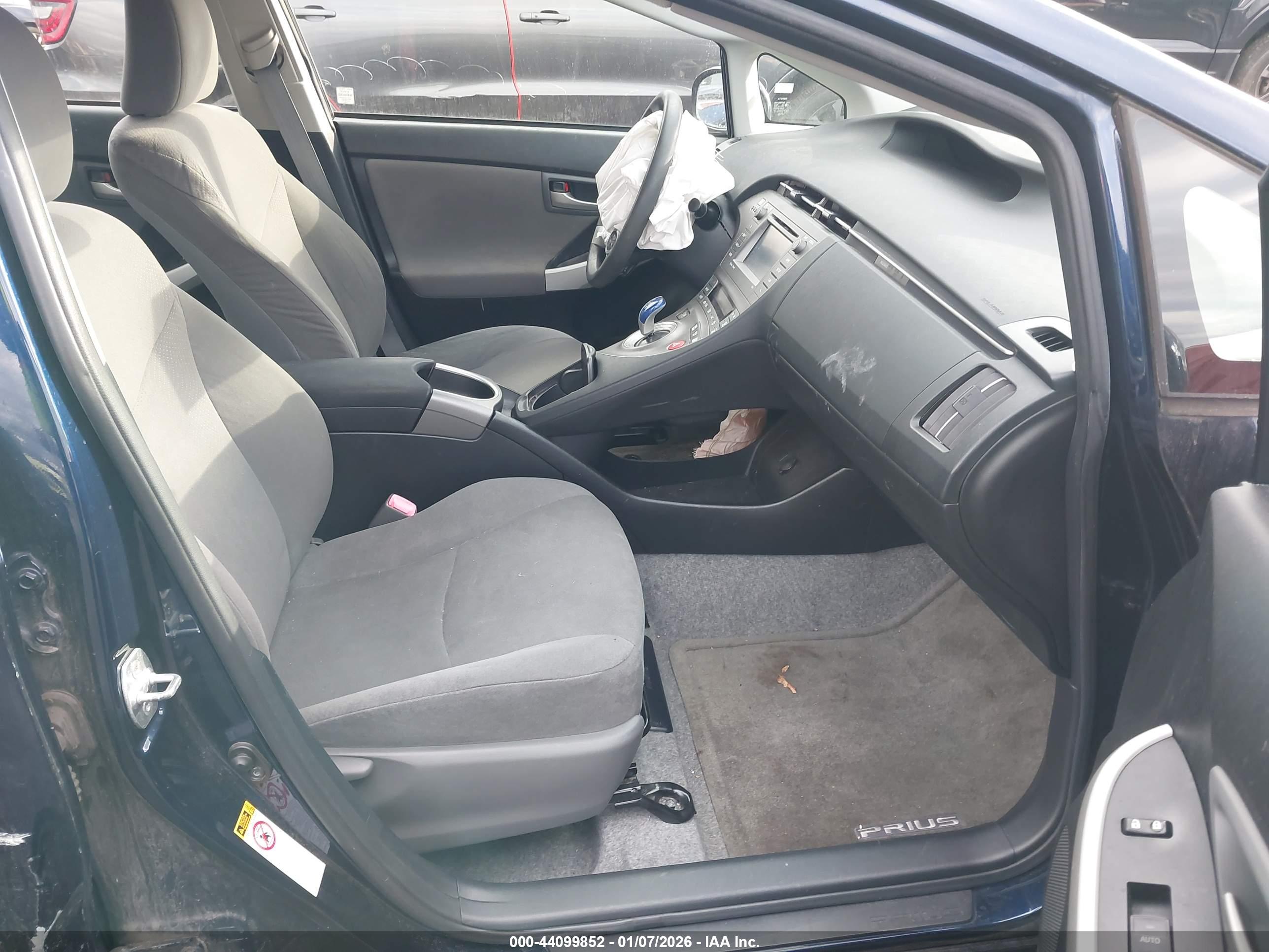 TOYOTA PRIUS image 5
