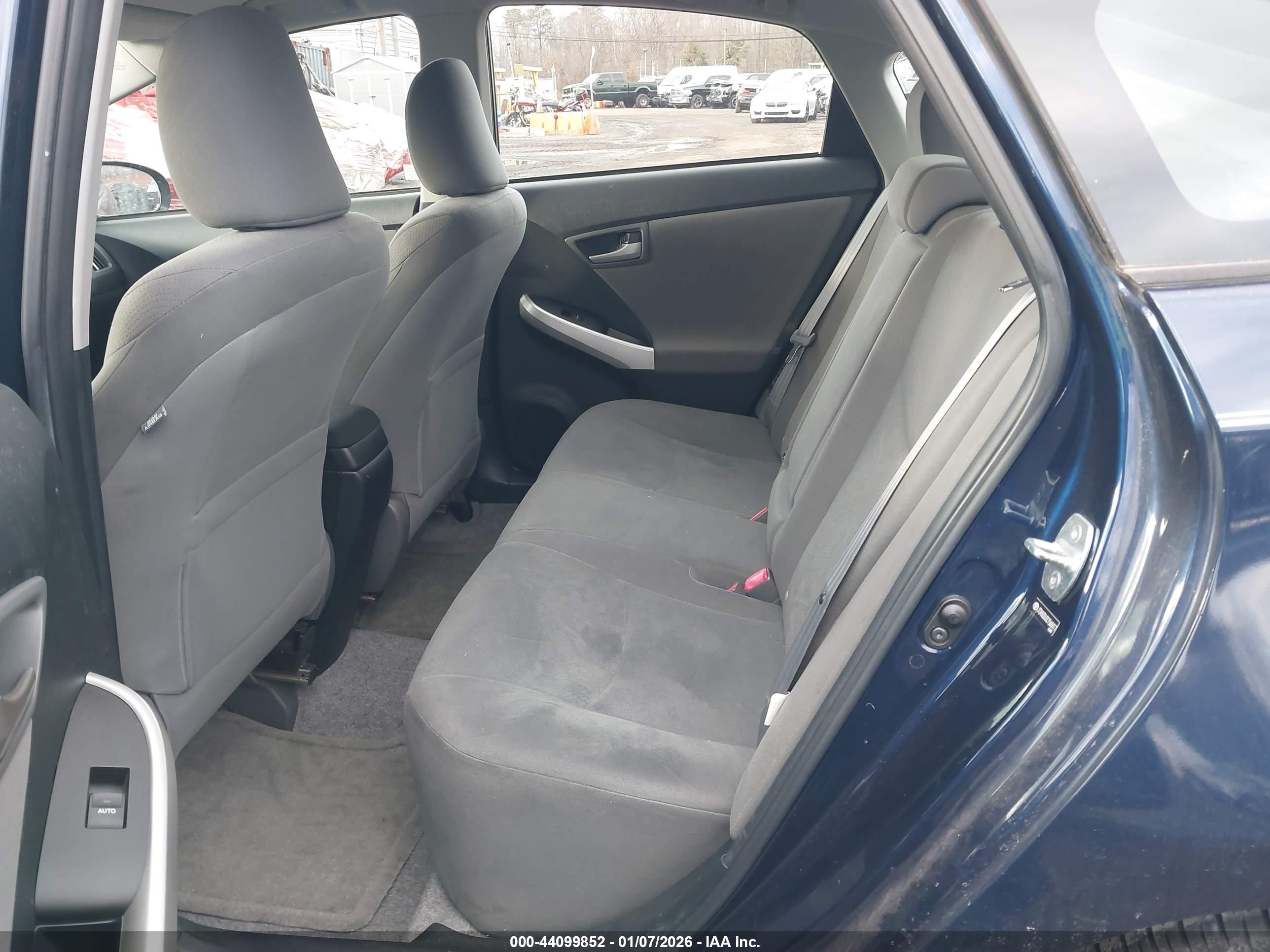 TOYOTA PRIUS image 8