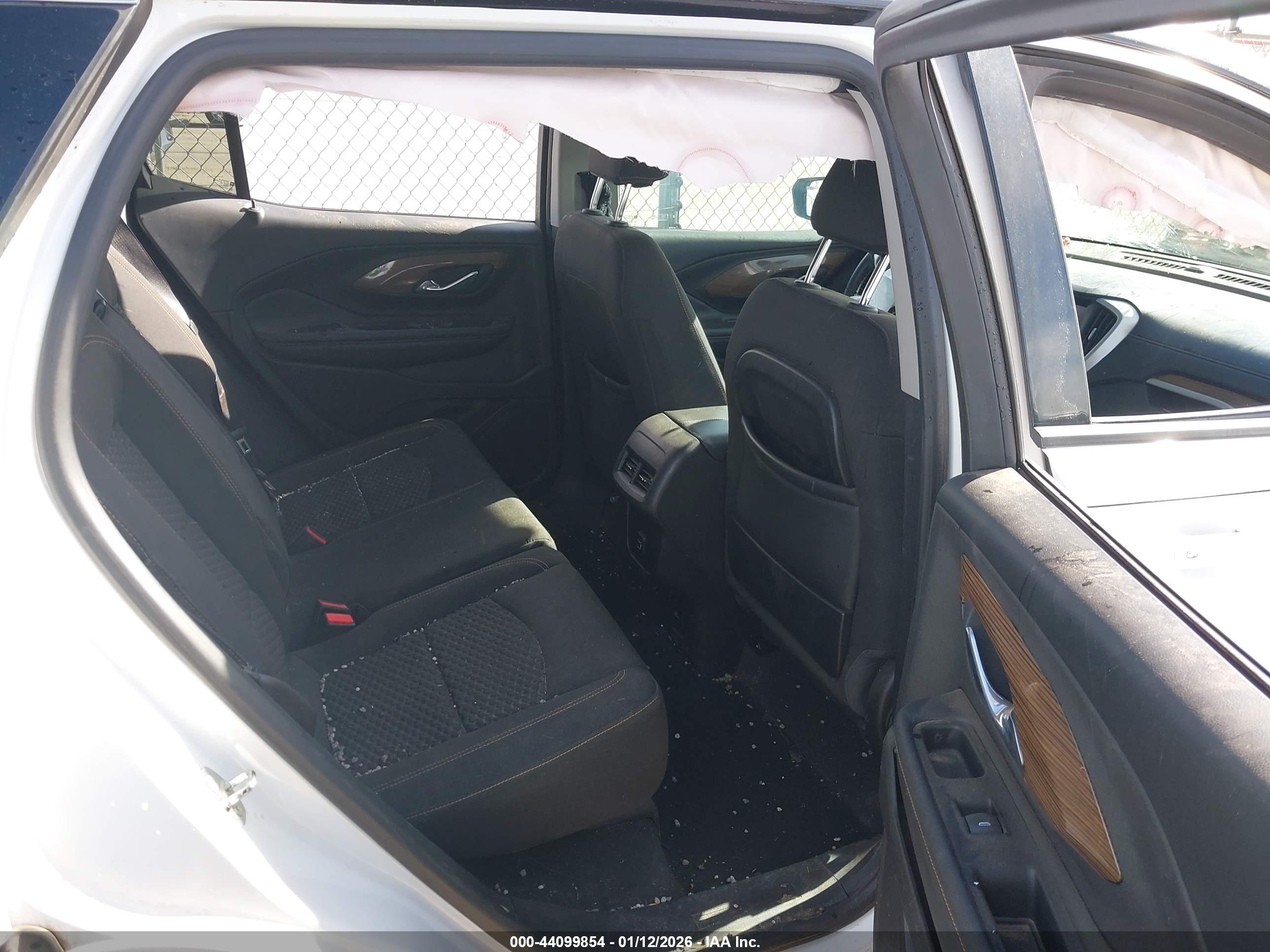 GMC TERRAIN image 8