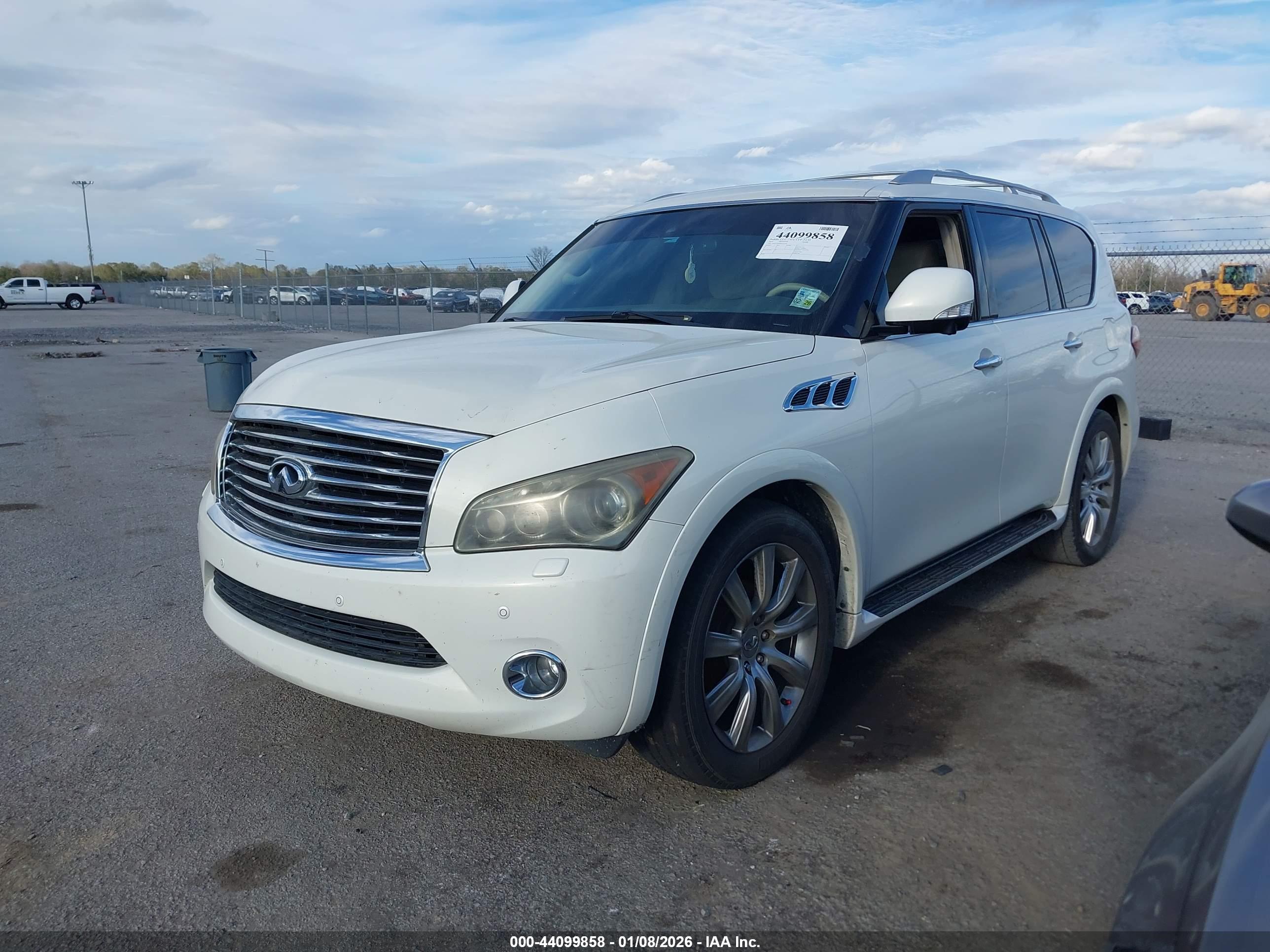 INFINITI QX80 image 2