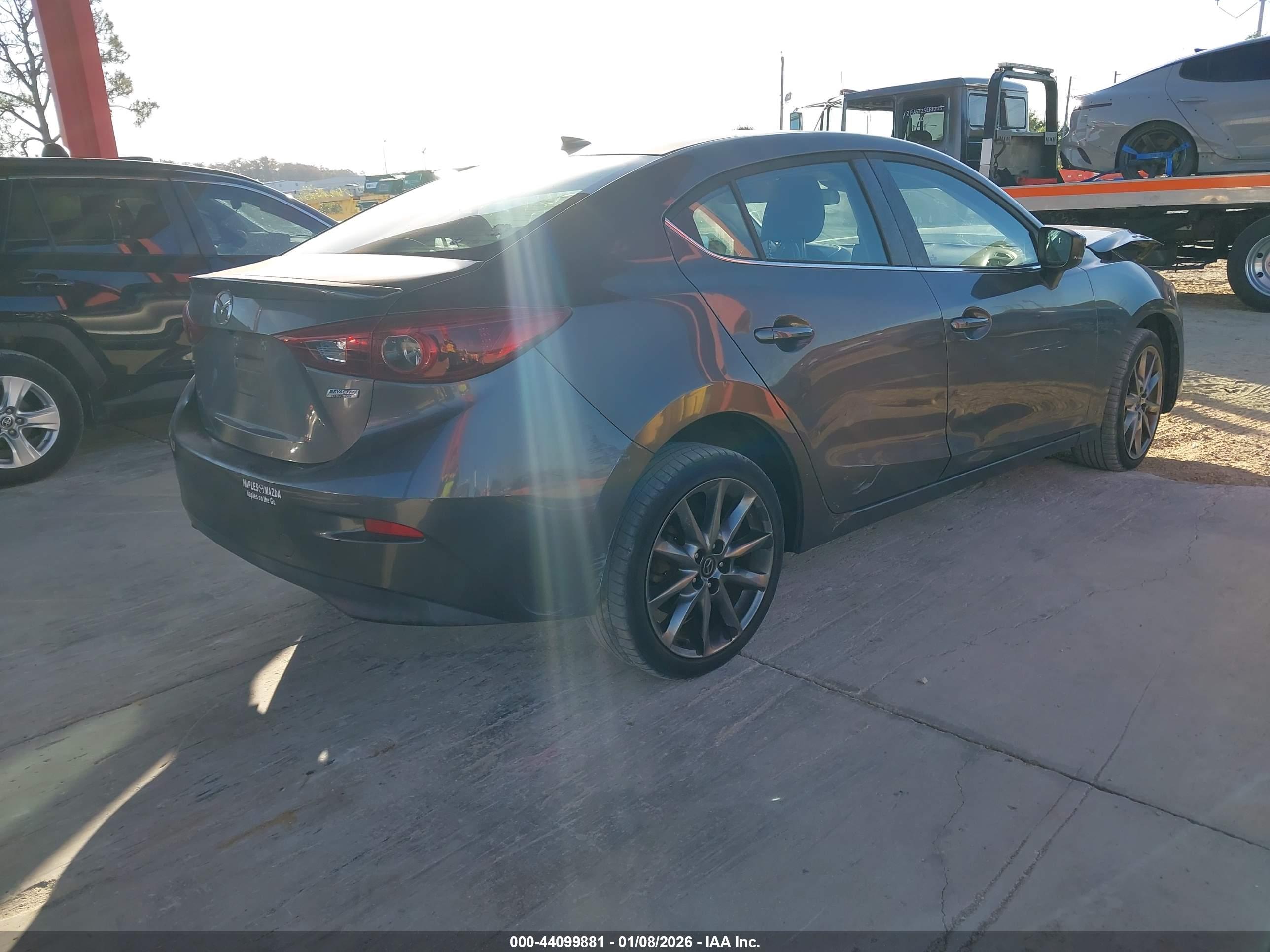 MAZDA MAZDA3 image 4