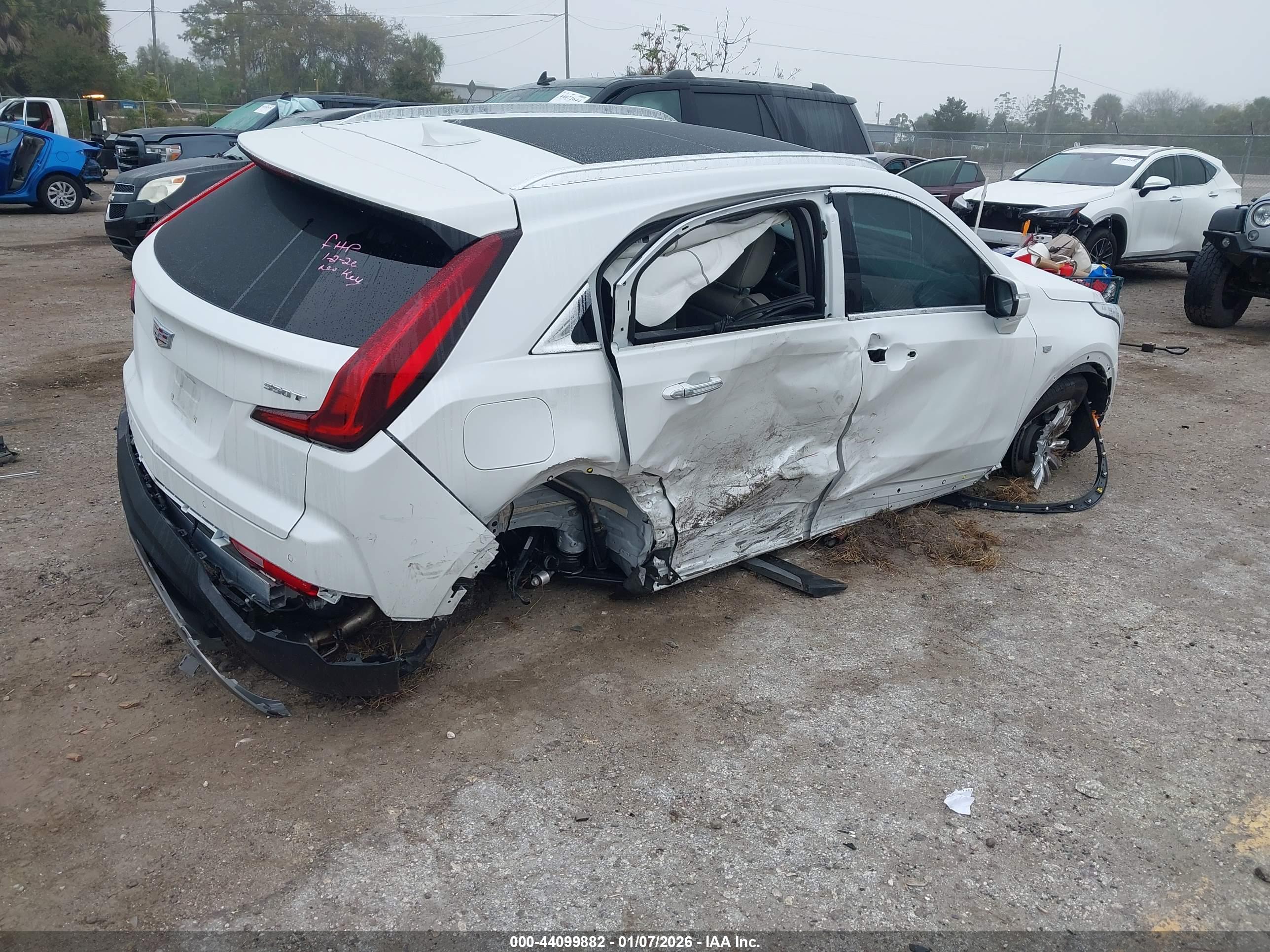 CADILLAC XT4 image 4