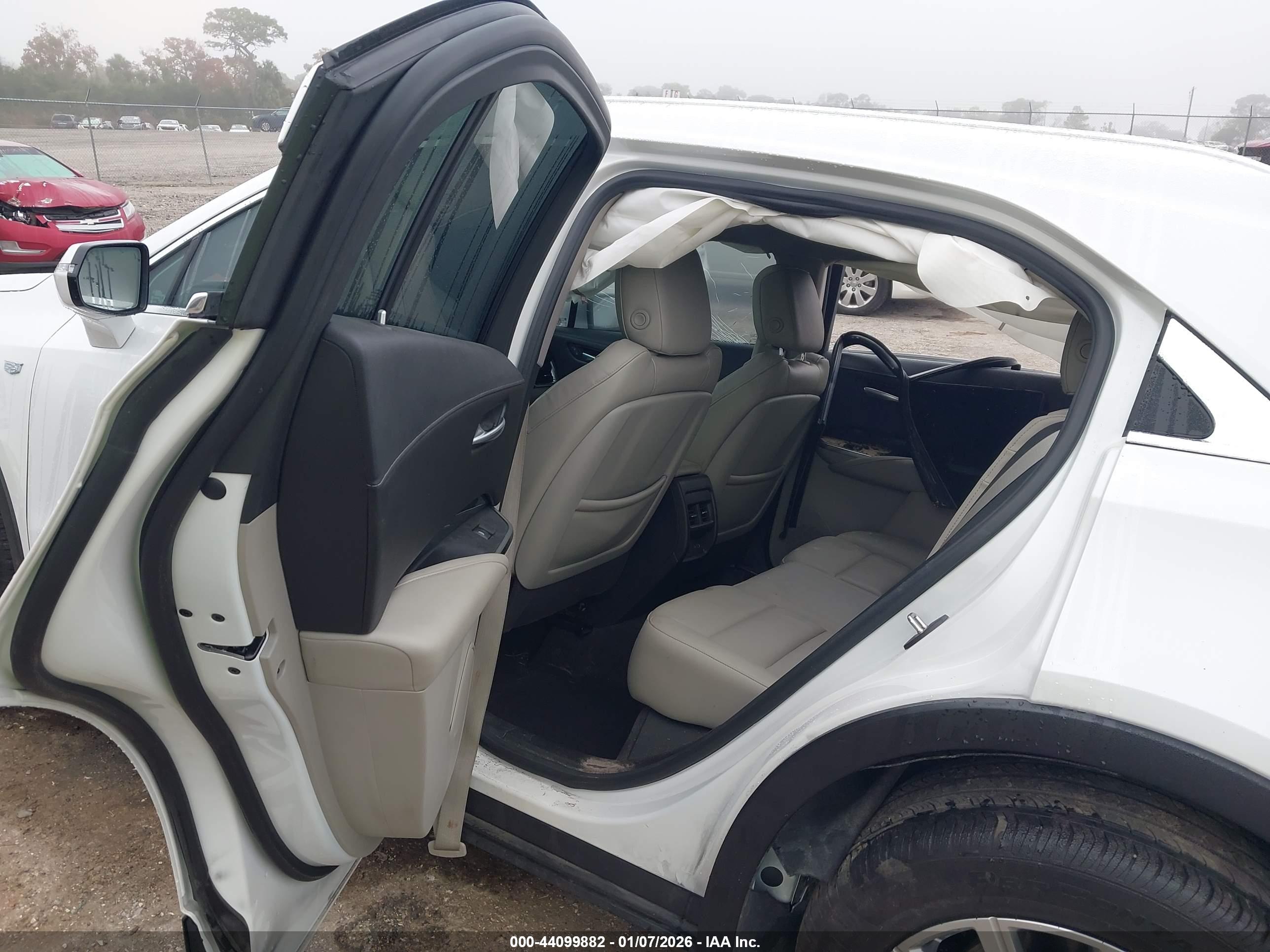 CADILLAC XT4 image 8