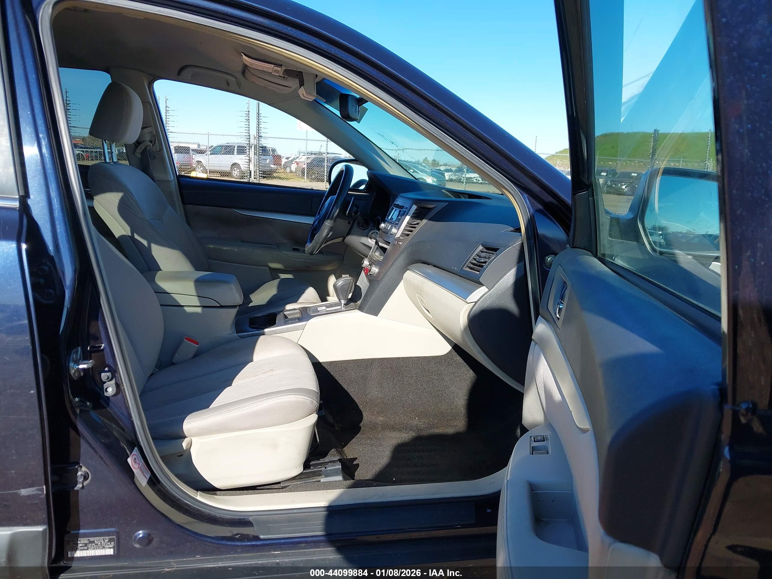 SUBARU OUTBACK image 5