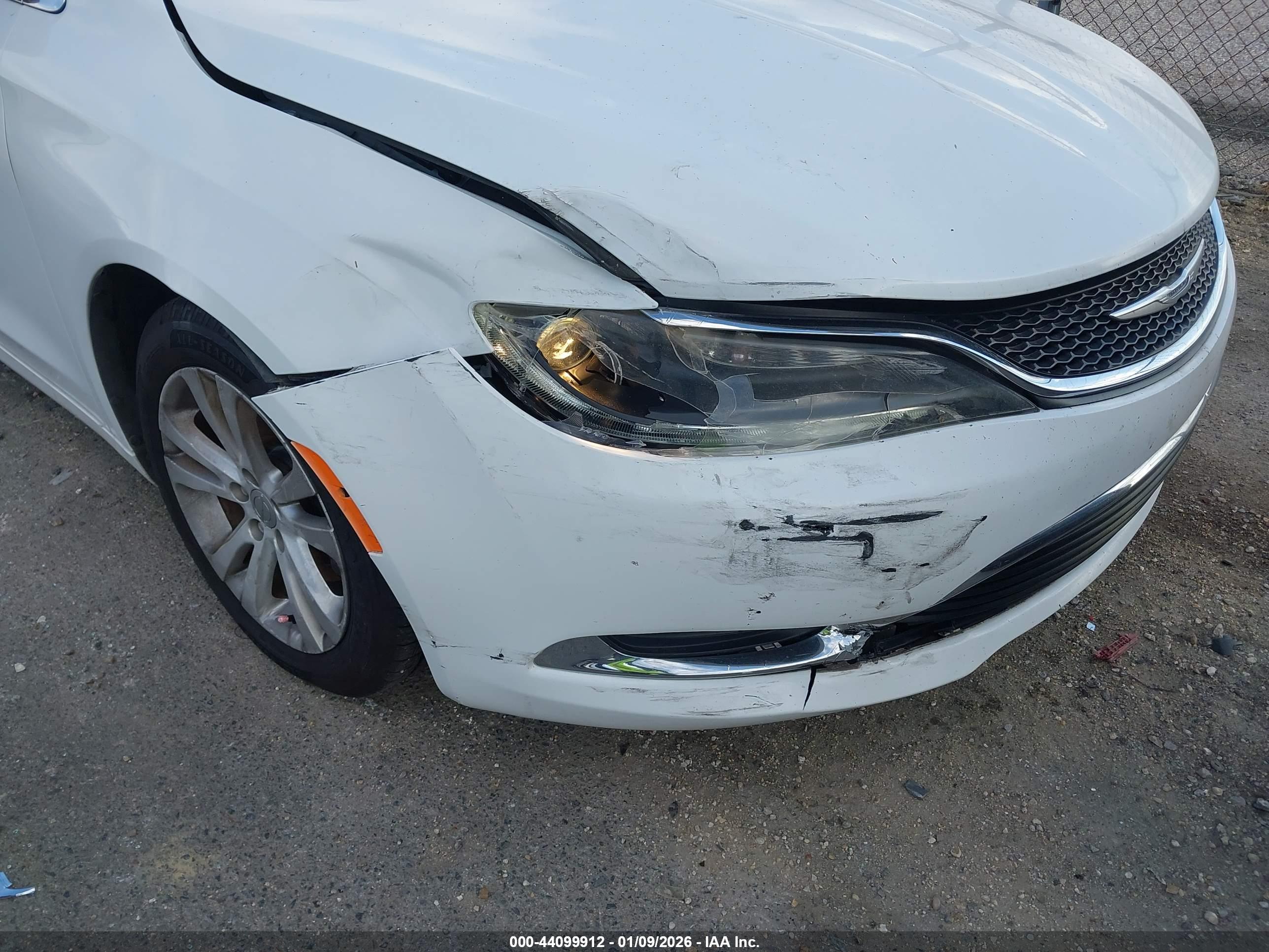 CHRYSLER 200 image 6
