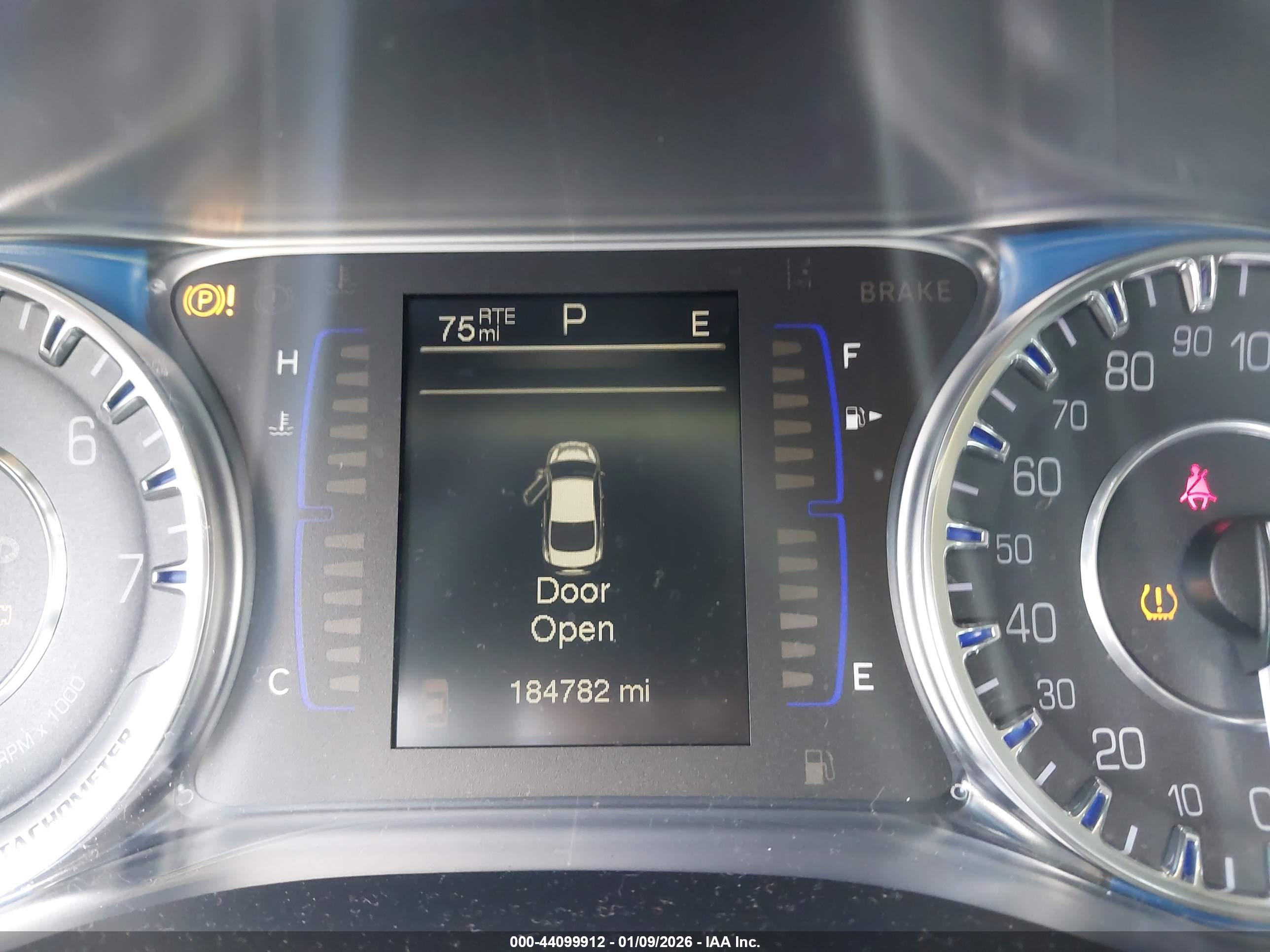 CHRYSLER 200 image 7