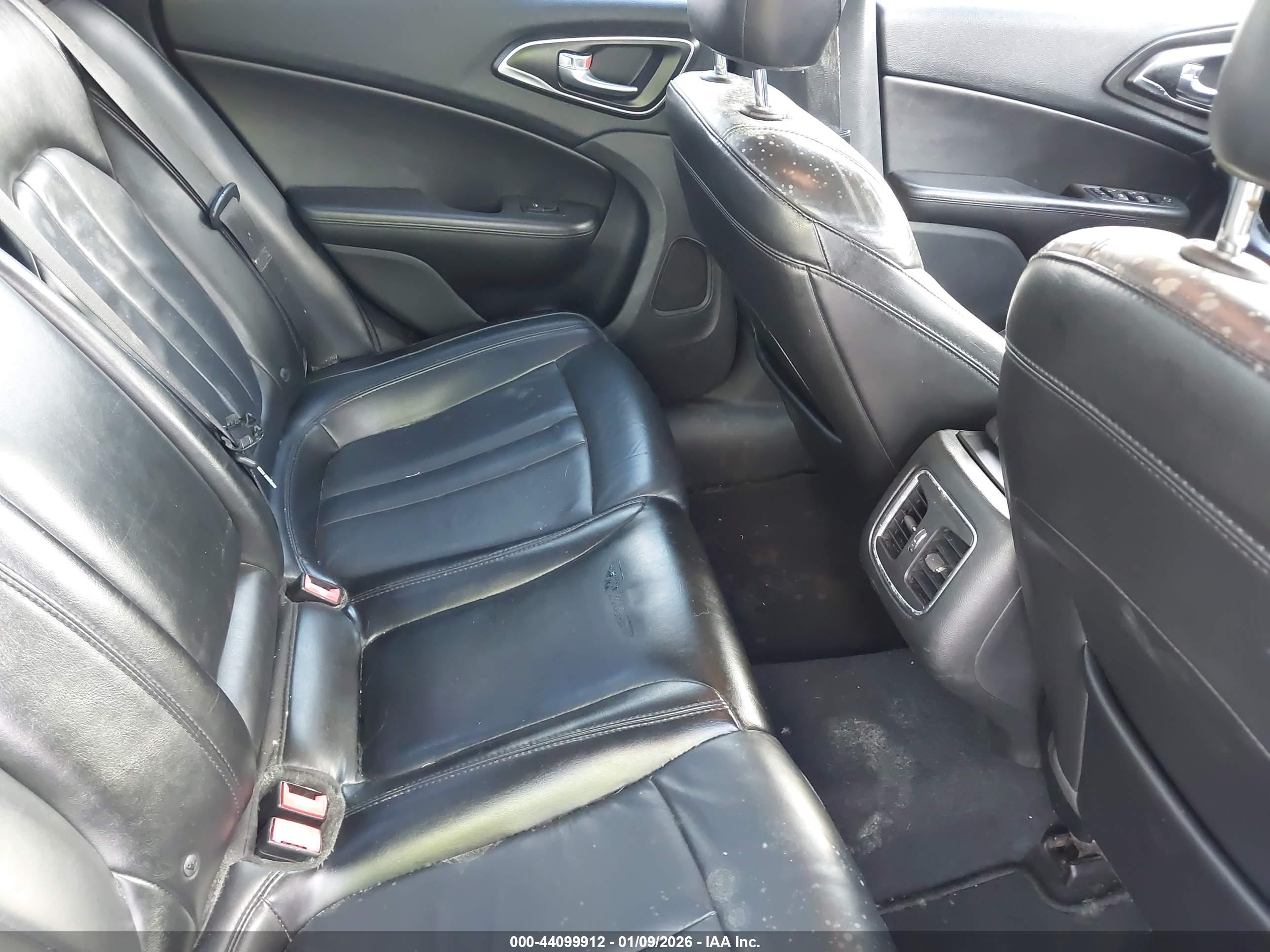 CHRYSLER 200 image 8