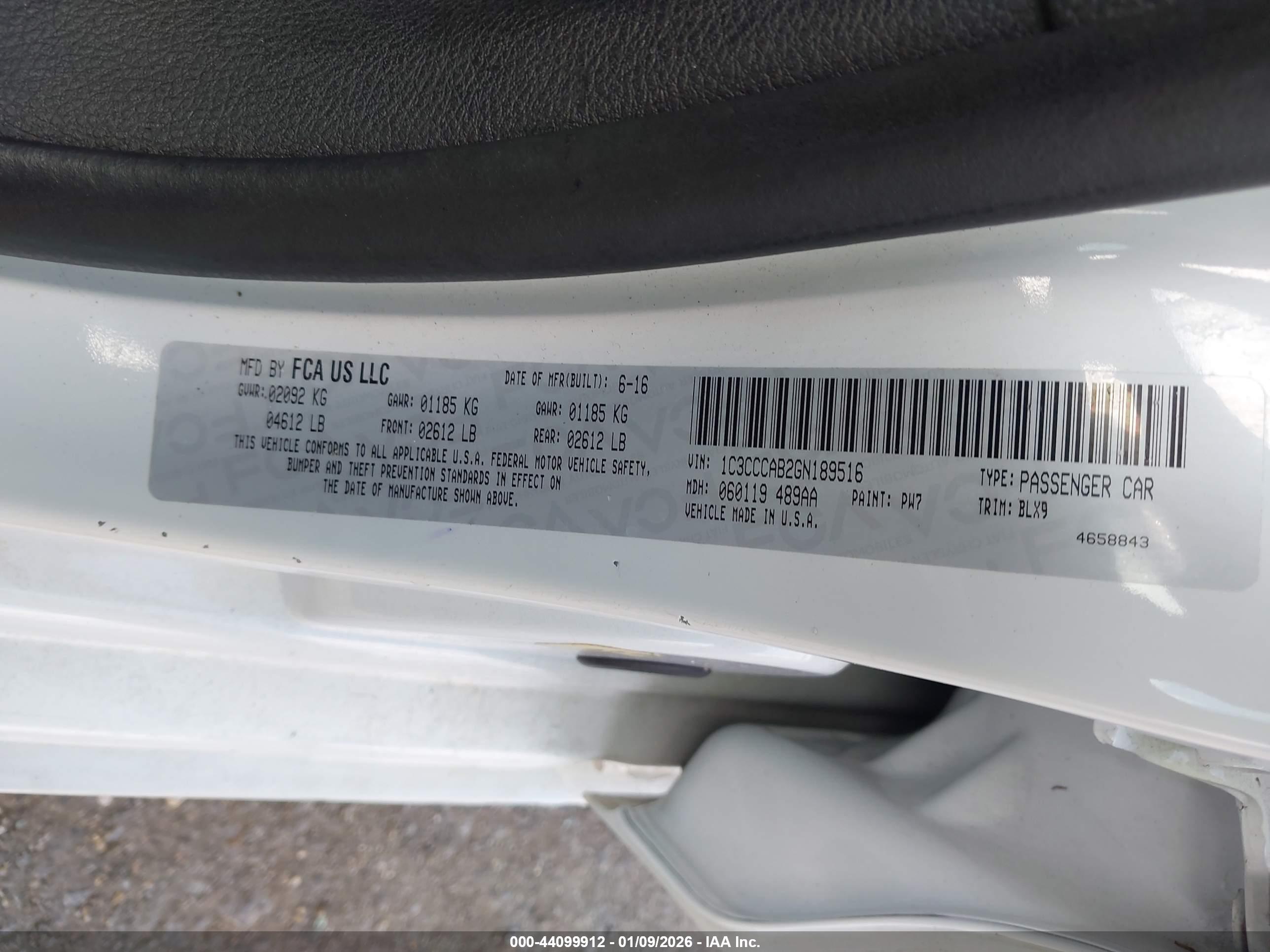 CHRYSLER 200 image 9