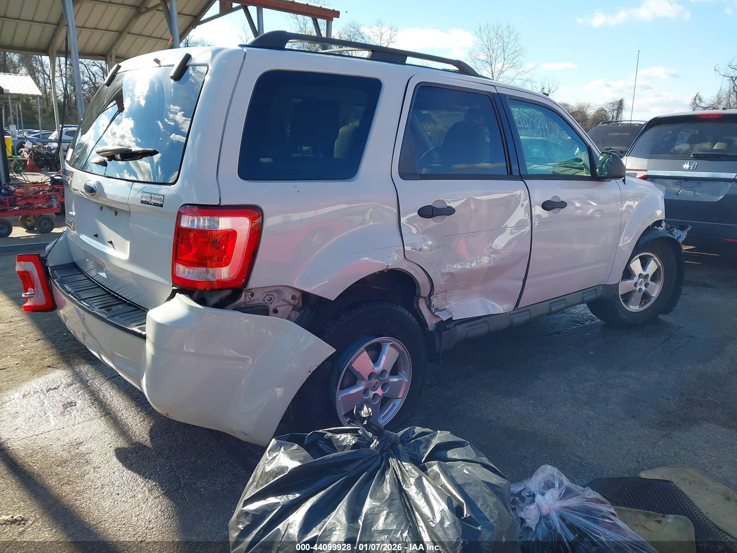 FORD ESCAPE image 4